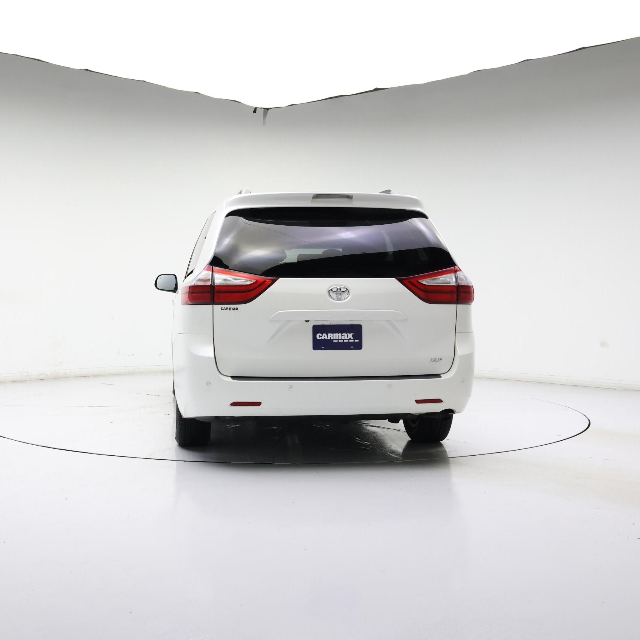 Thumbnail: 2015 Toyota Sienna - 6