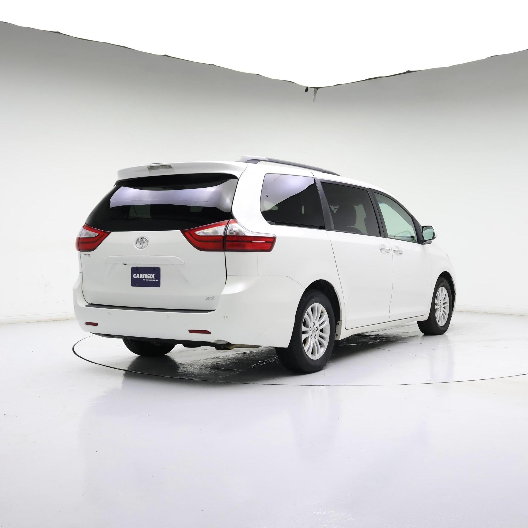 Thumbnail: 2015 Toyota Sienna - 8