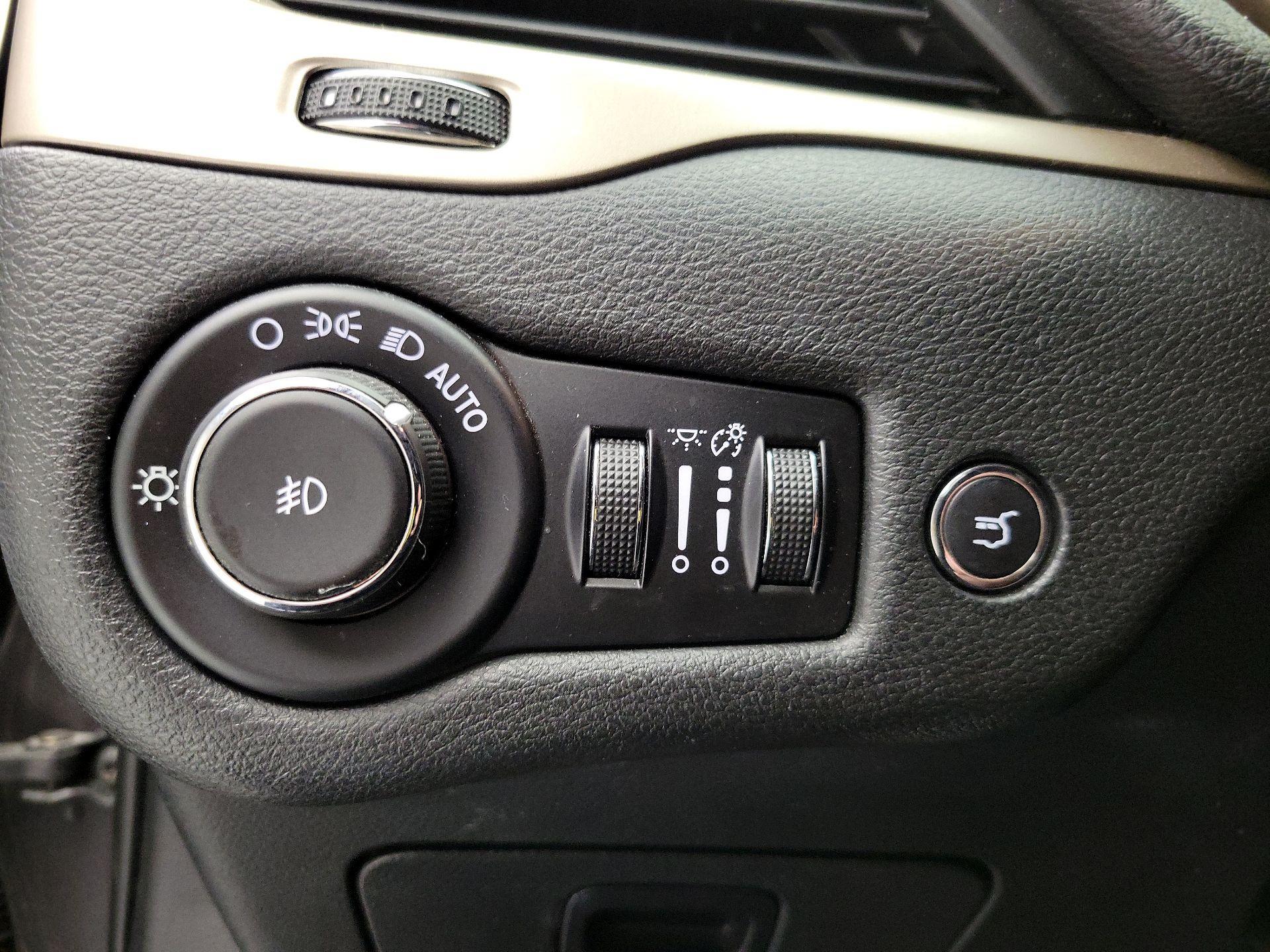 Thumbnail: 2015 Jeep Cherokee - 13