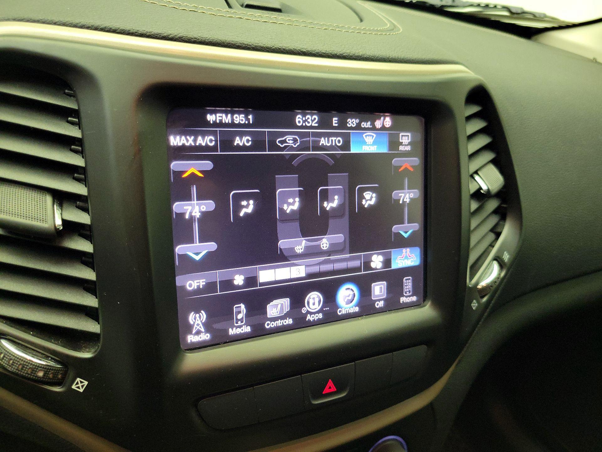 Thumbnail: 2015 Jeep Cherokee - 16