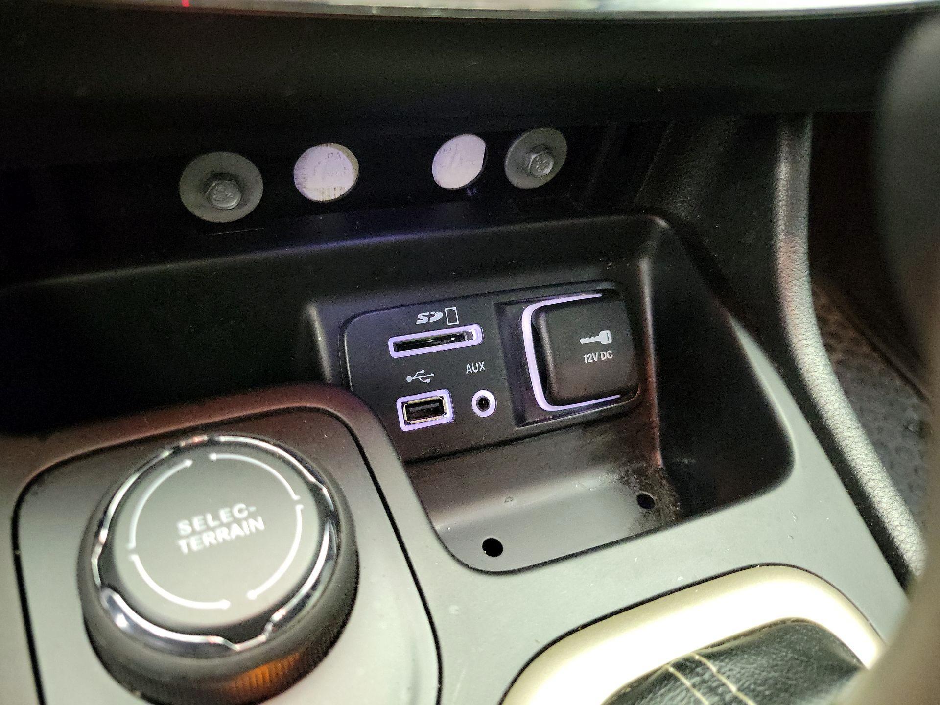 Thumbnail: 2015 Jeep Cherokee - 18