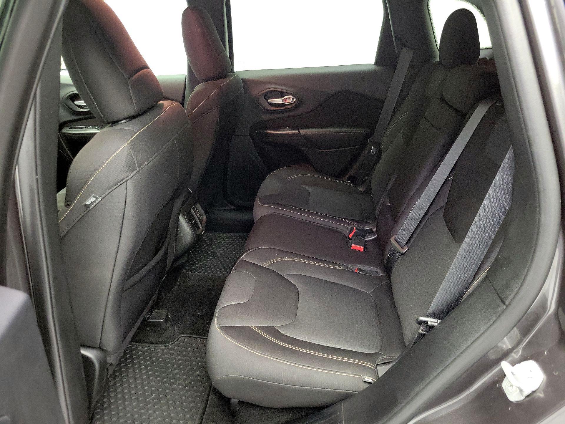 Thumbnail: 2015 Jeep Cherokee - 19