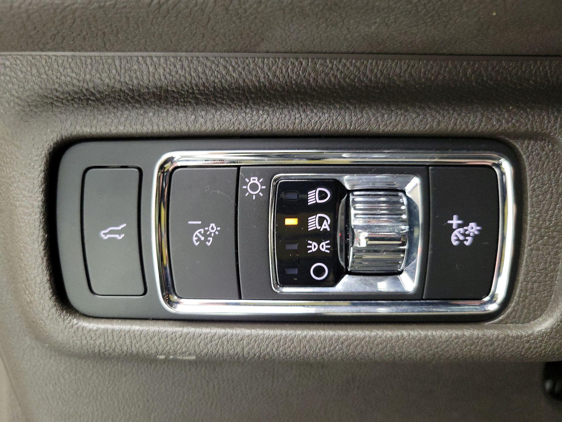 Thumbnail: 2021 Lincoln Corsair - 13