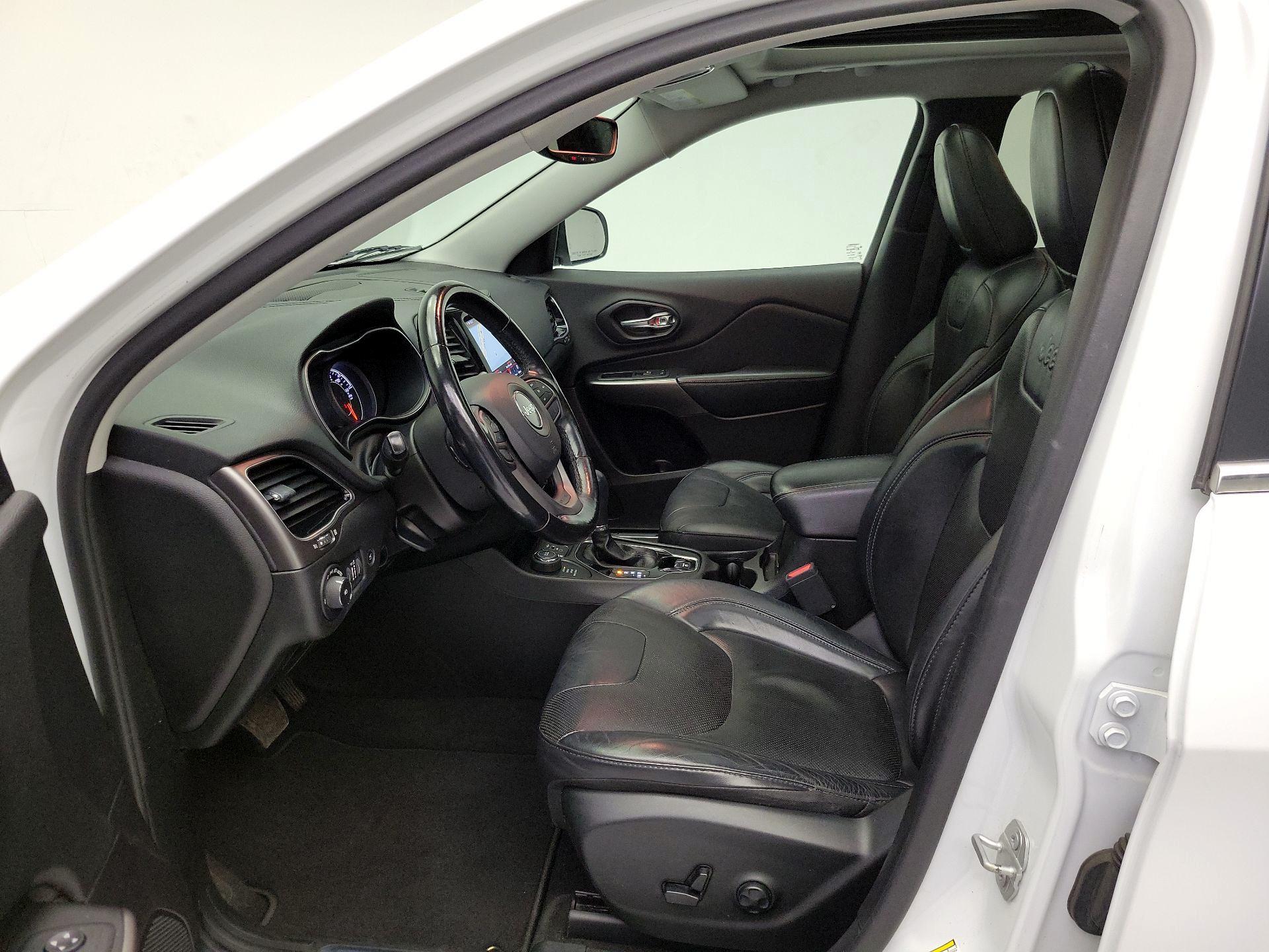 Thumbnail: 2020 Jeep Cherokee - 11