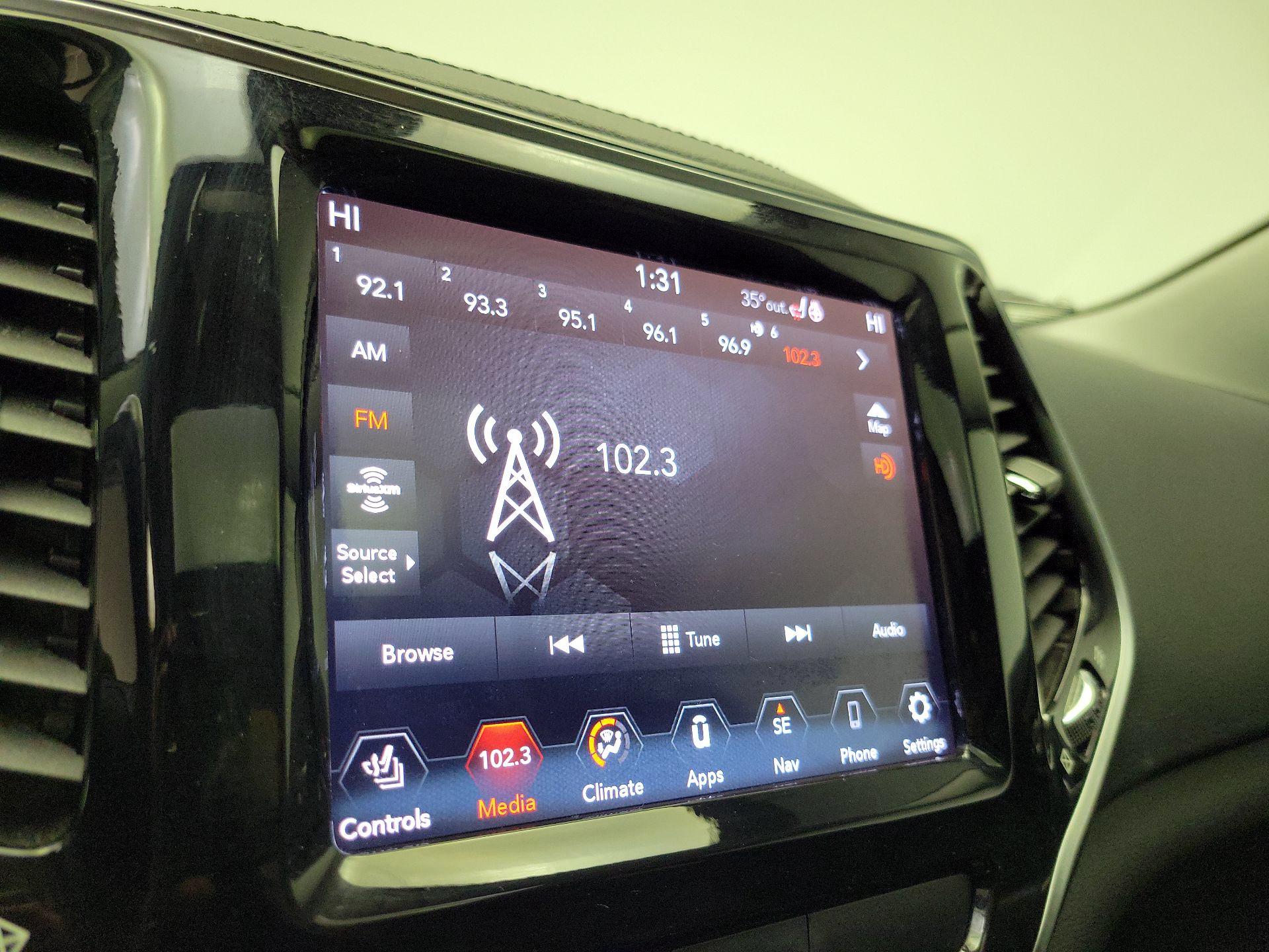 Thumbnail: 2020 Jeep Cherokee - 16