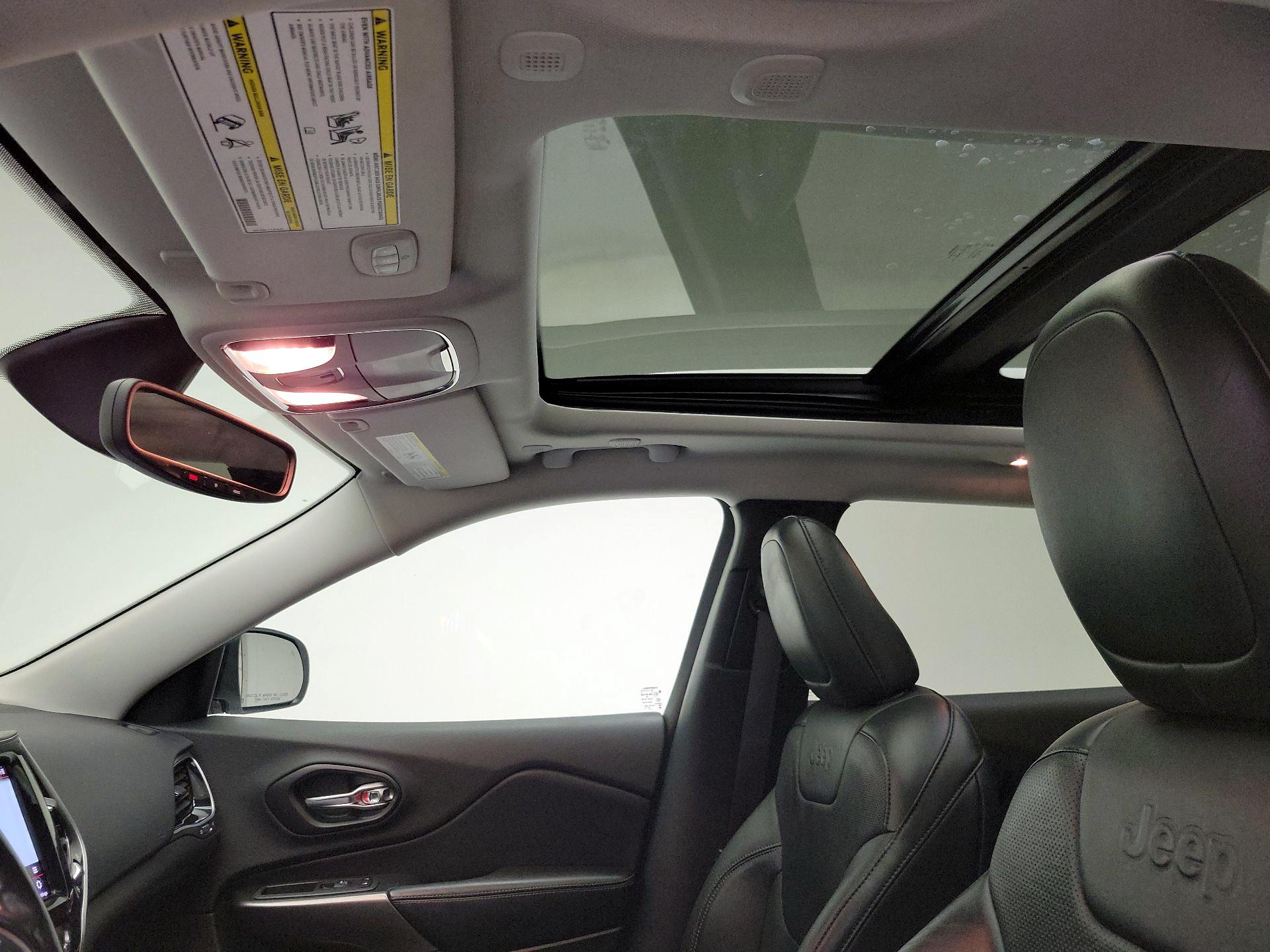 Thumbnail: 2020 Jeep Cherokee - 20