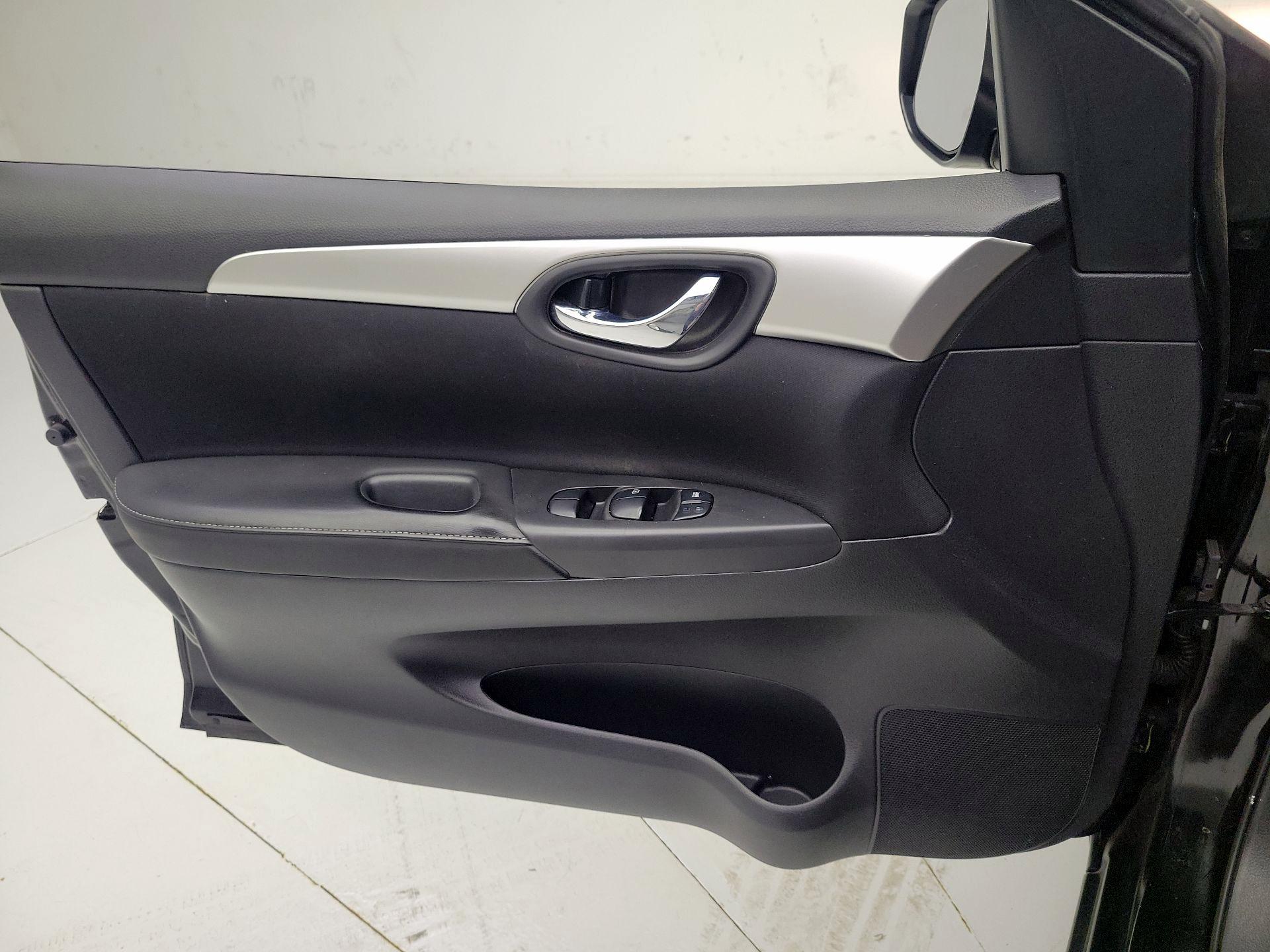 Thumbnail: 2019 Nissan Sentra - 12