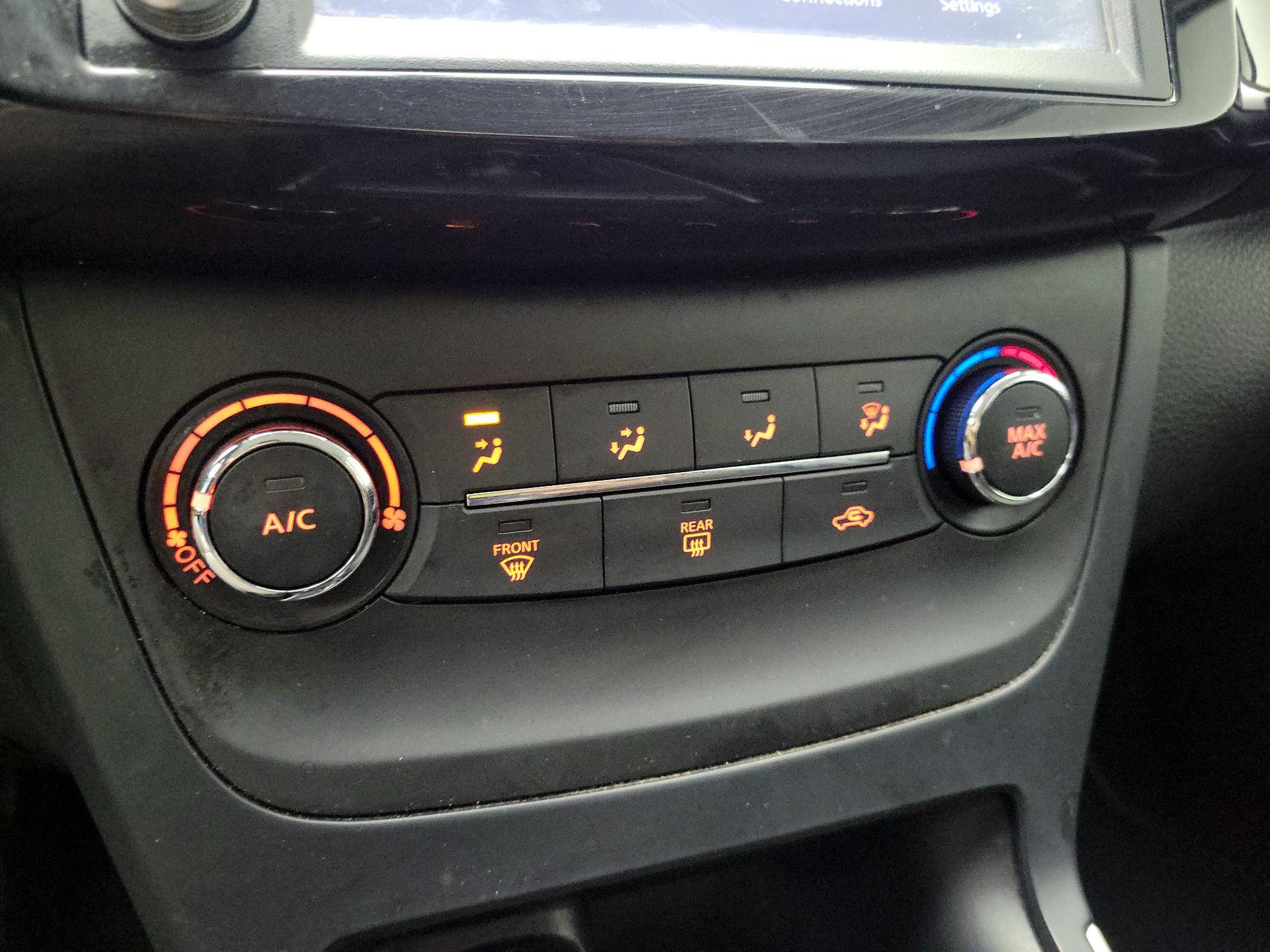 Thumbnail: 2019 Nissan Sentra - 16