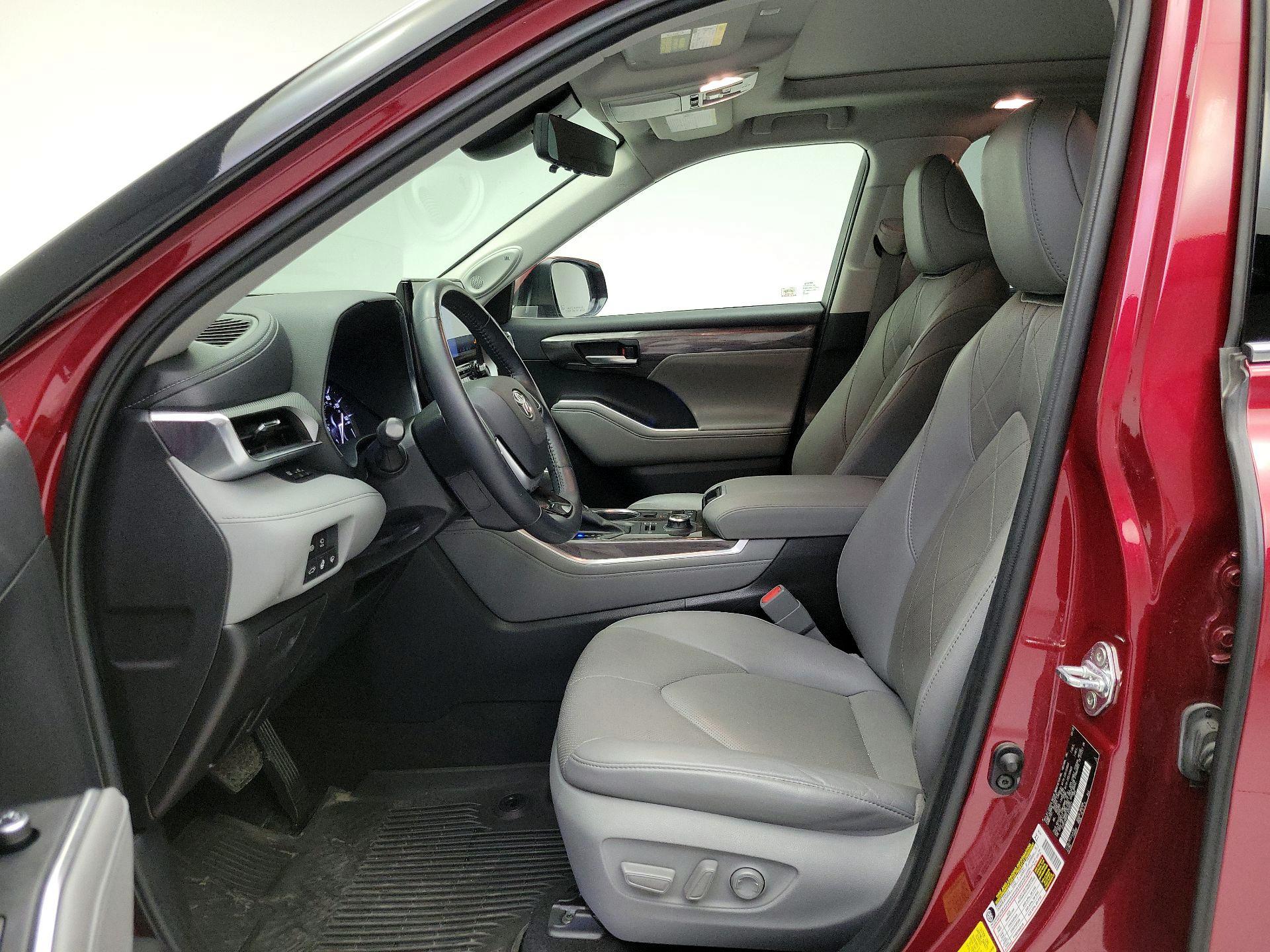 Thumbnail: 2020 Toyota Highlander - 11