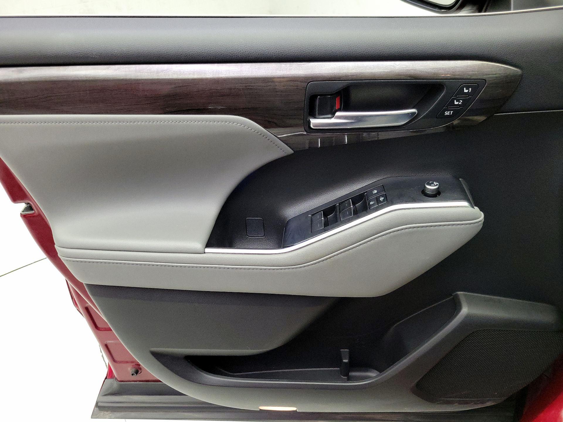 Thumbnail: 2020 Toyota Highlander - 12