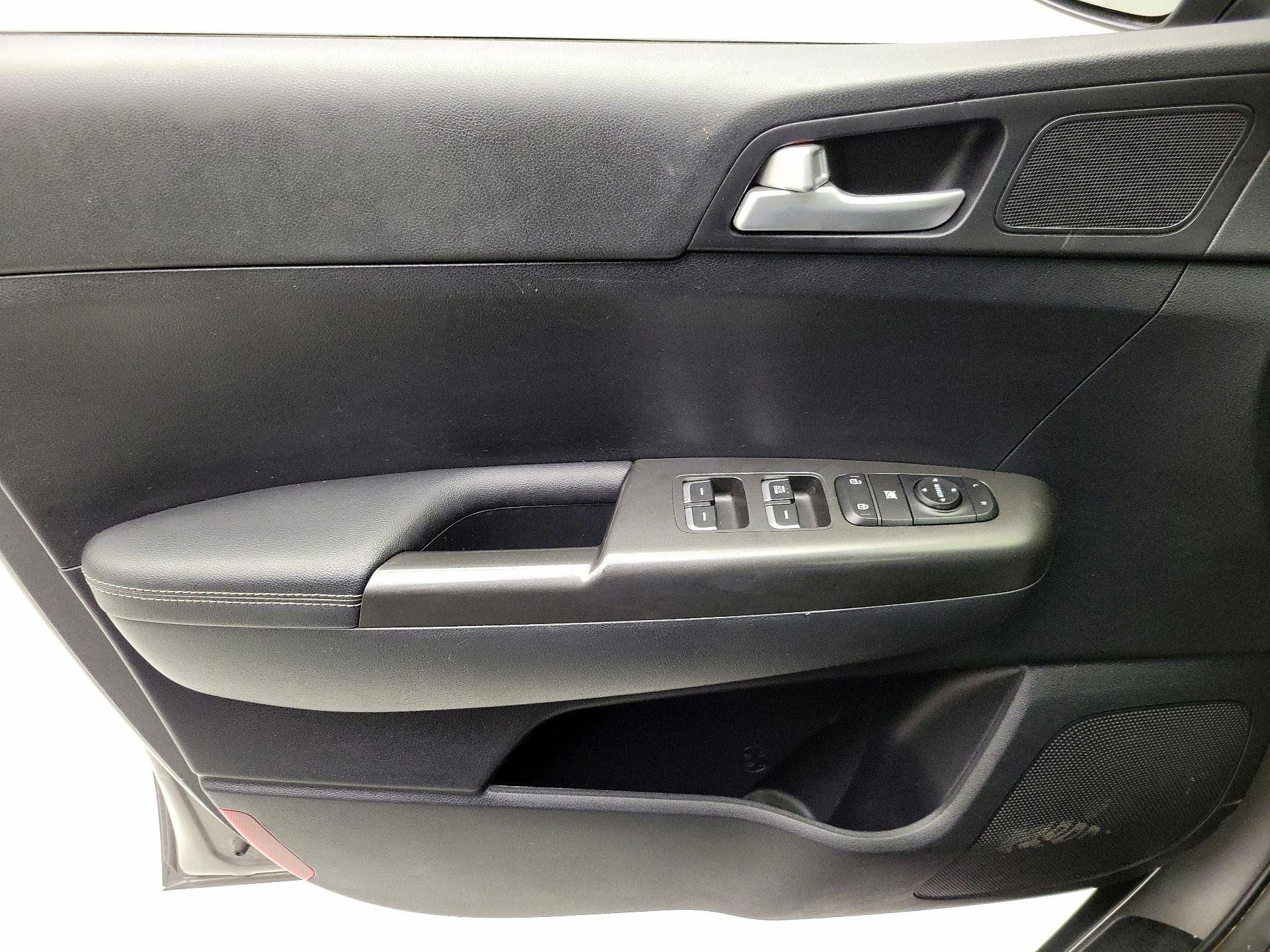 Thumbnail: 2017 Kia Sportage - 12