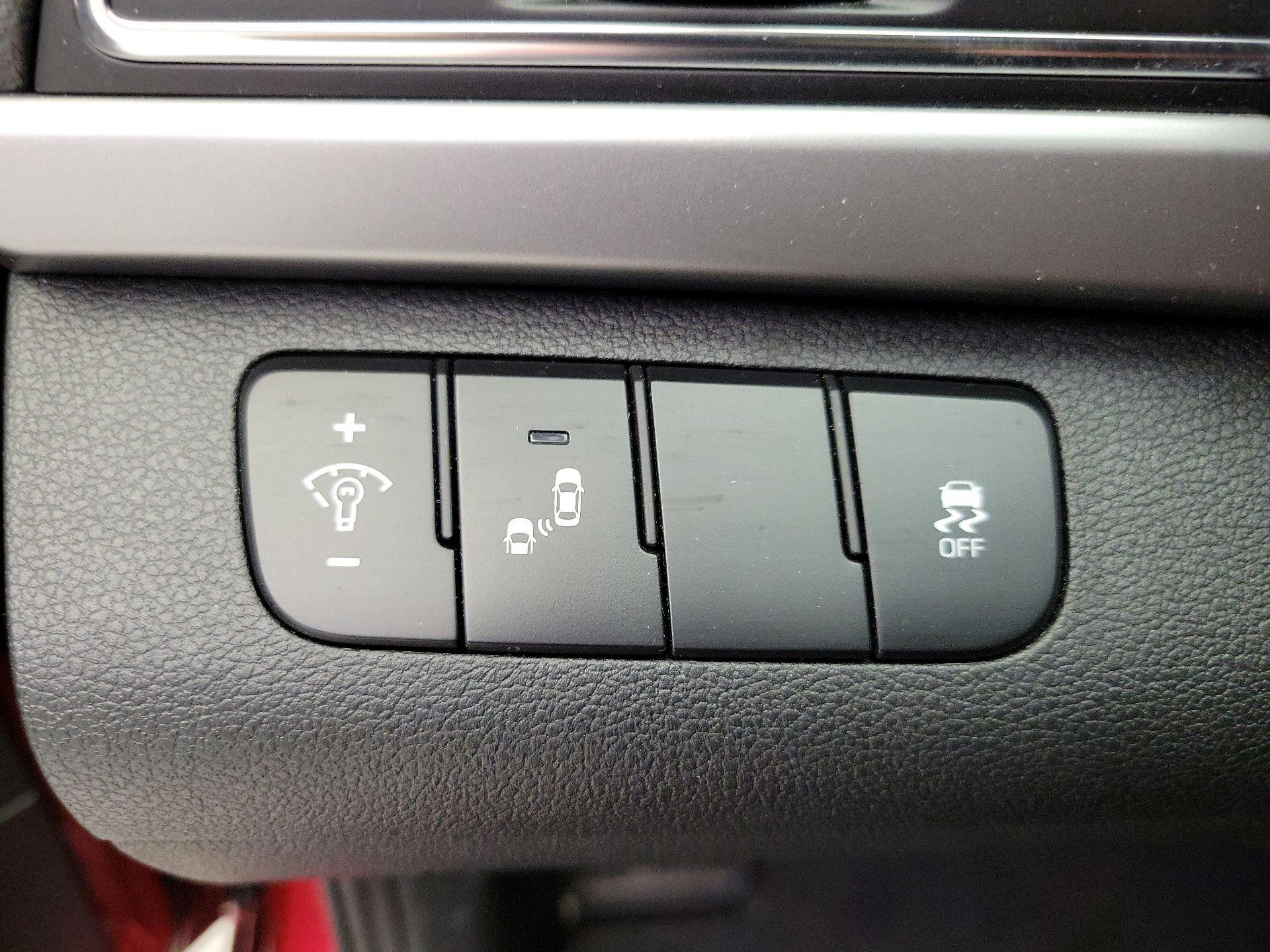 Thumbnail: 2017 Hyundai Elantra - 13