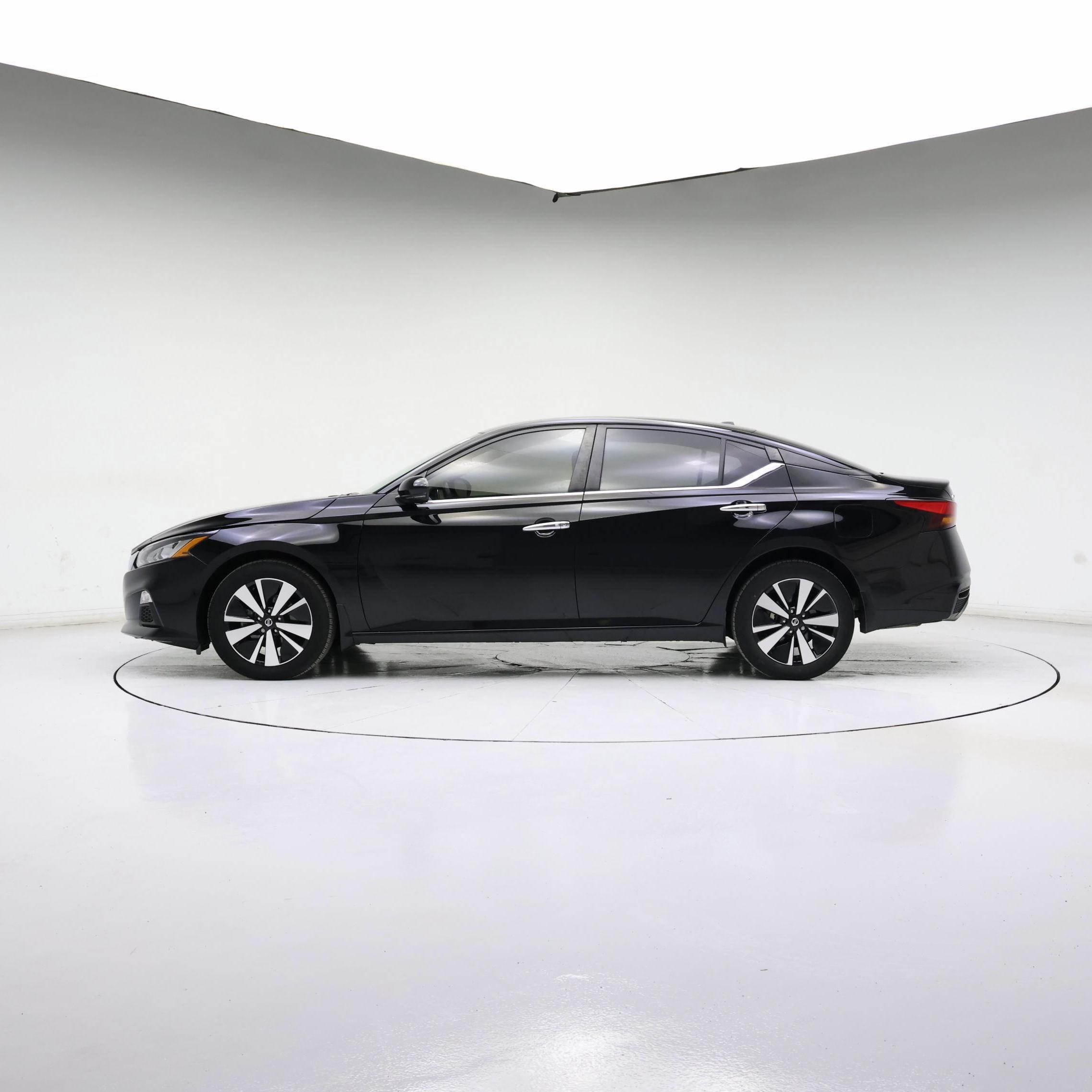 Thumbnail: 2022 Nissan Altima - 3