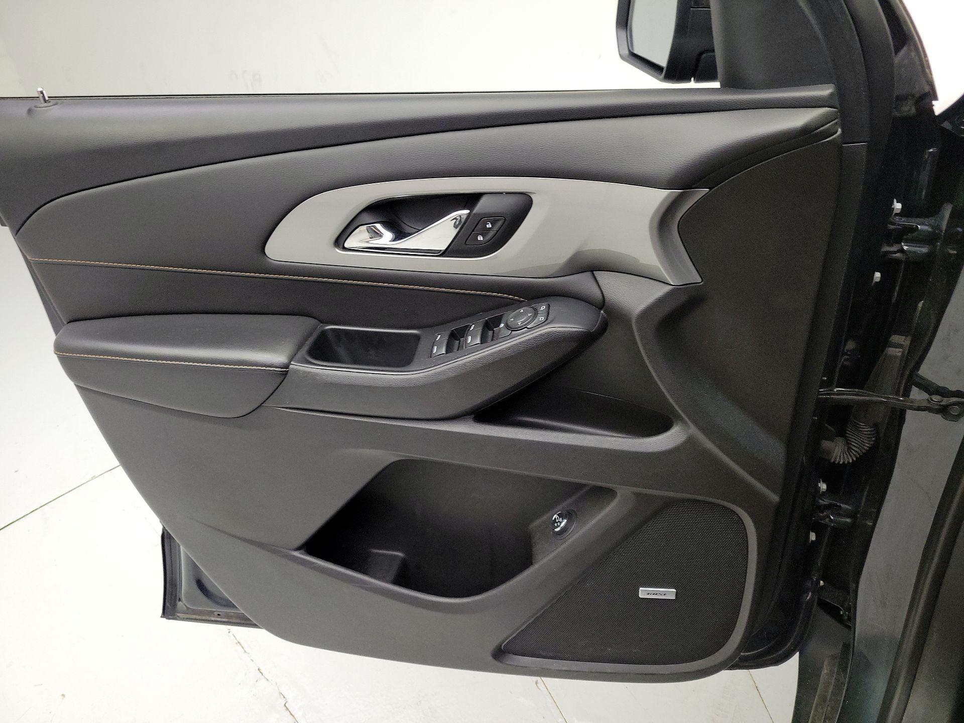 Thumbnail: 2021 Chevrolet Traverse - 12