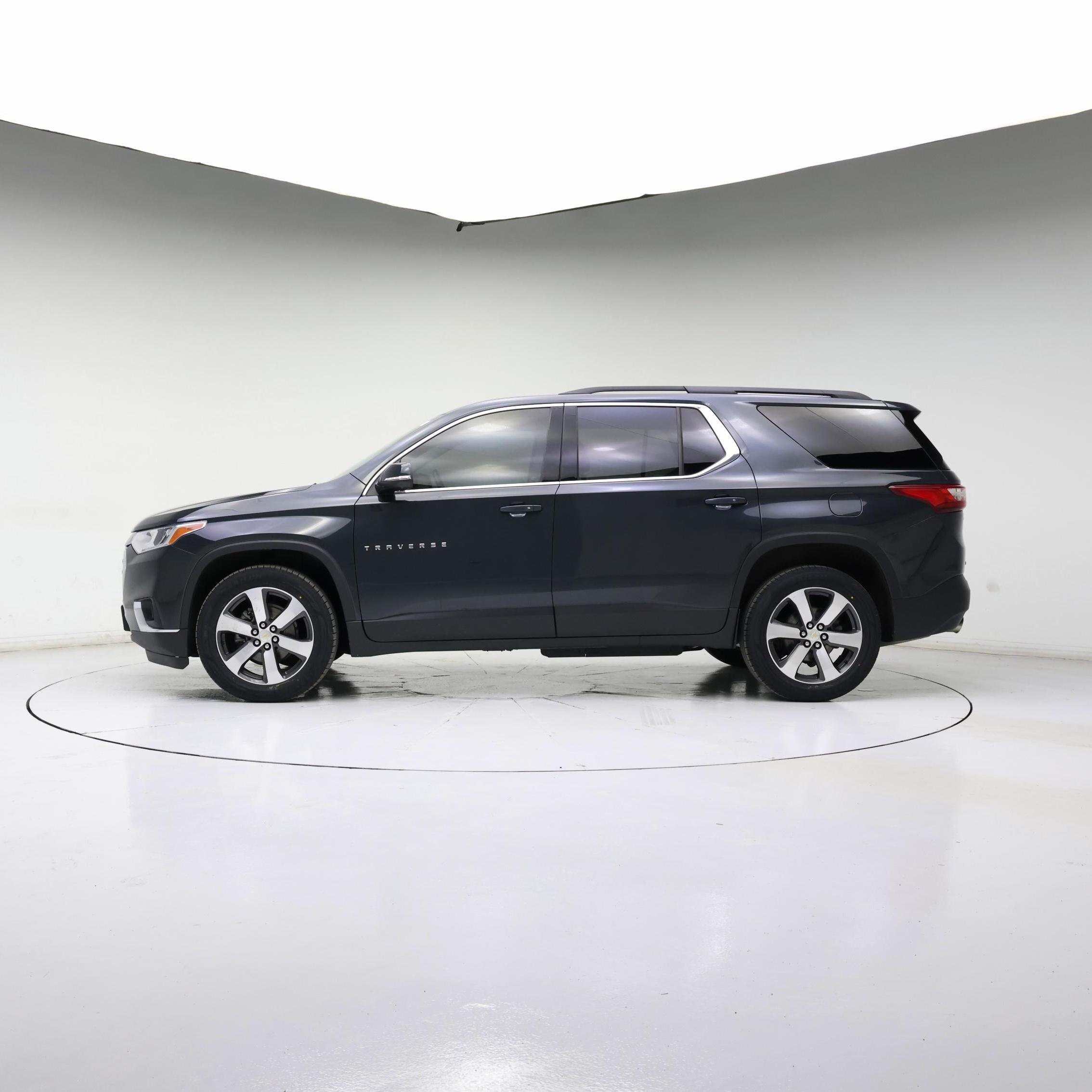 Thumbnail: 2021 Chevrolet Traverse - 3