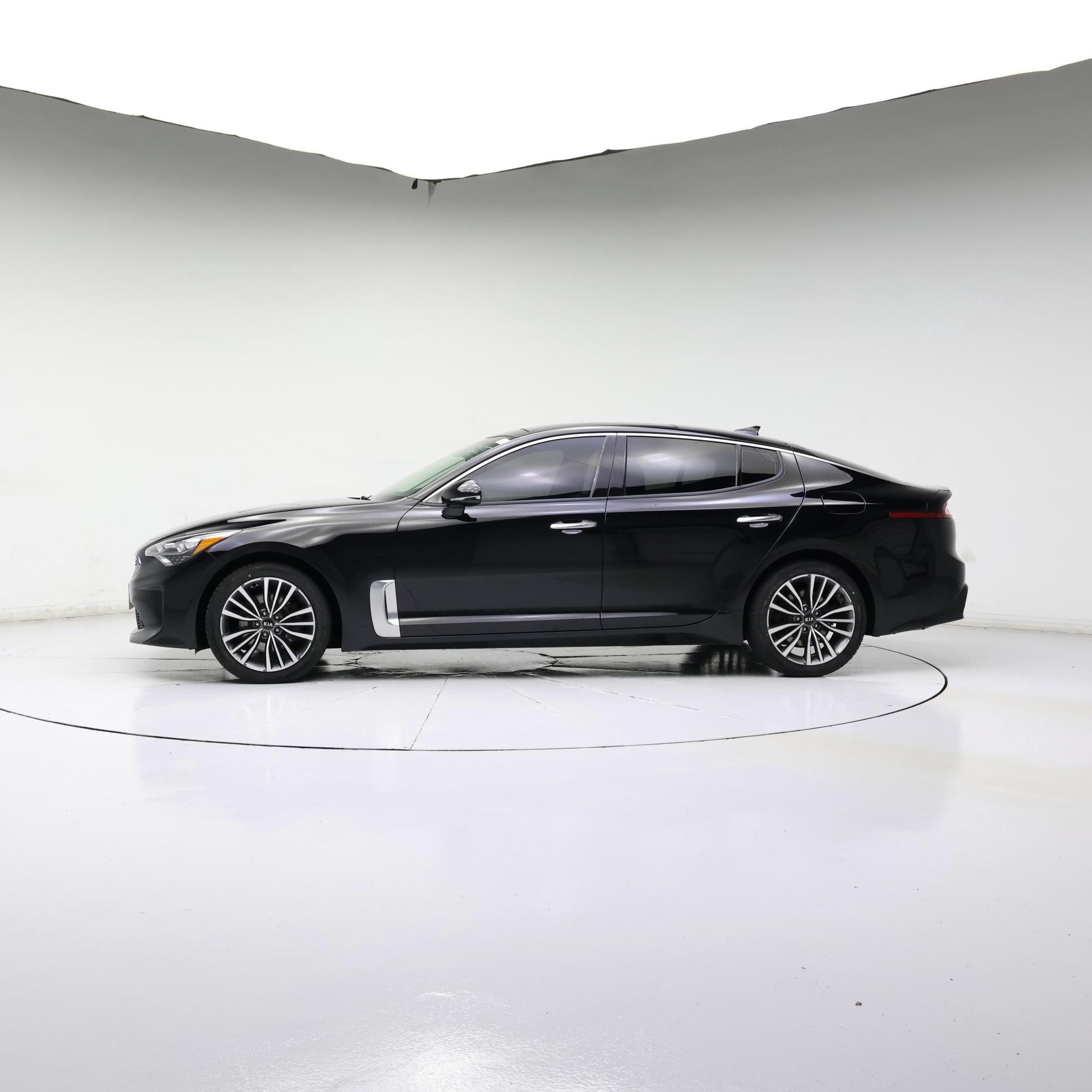 Thumbnail: 2019 Kia Stinger - 3