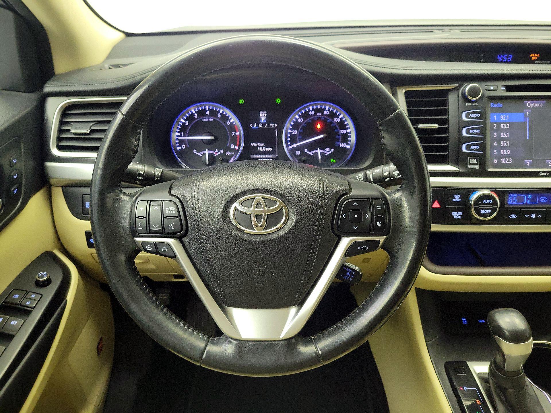 Thumbnail: 2015 Toyota Highlander - 10