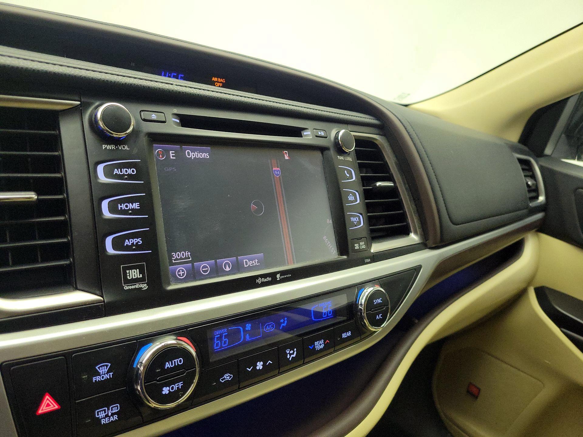 Thumbnail: 2015 Toyota Highlander - 14