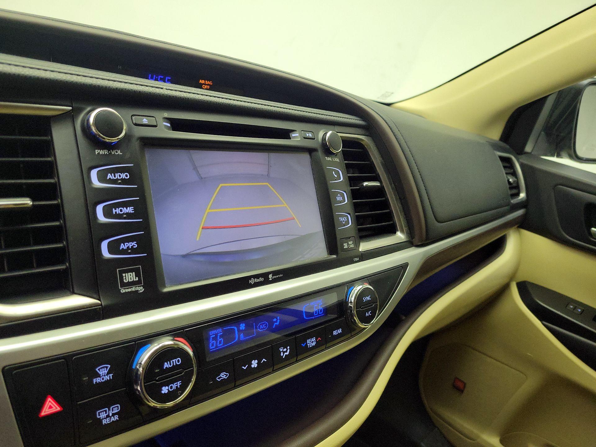 Thumbnail: 2015 Toyota Highlander - 15