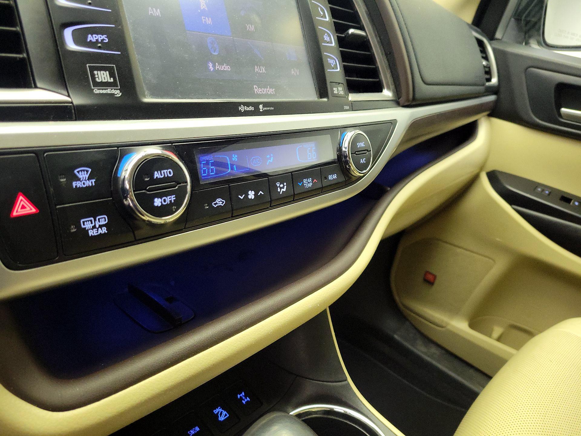 Thumbnail: 2015 Toyota Highlander - 17