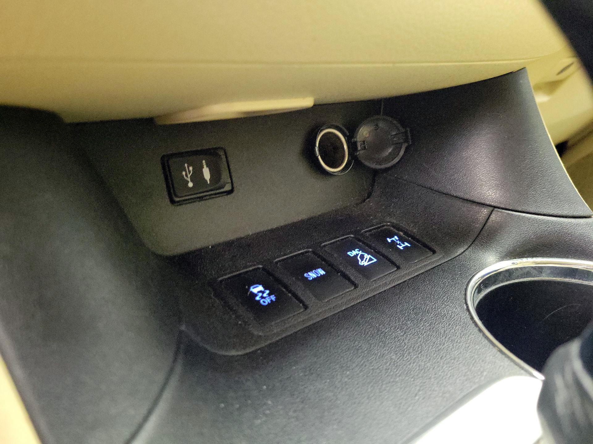 Thumbnail: 2015 Toyota Highlander - 19