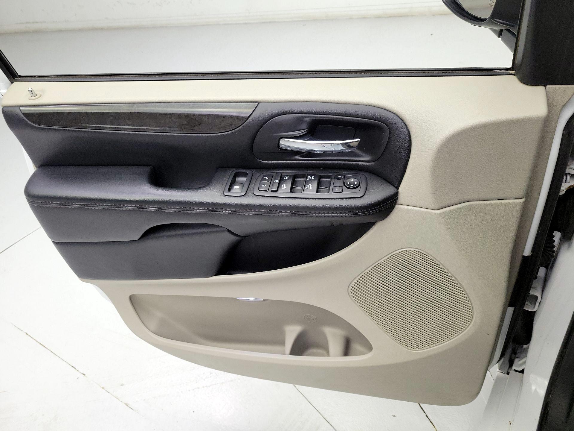 Thumbnail: 2019 Dodge Grand Caravan - 12