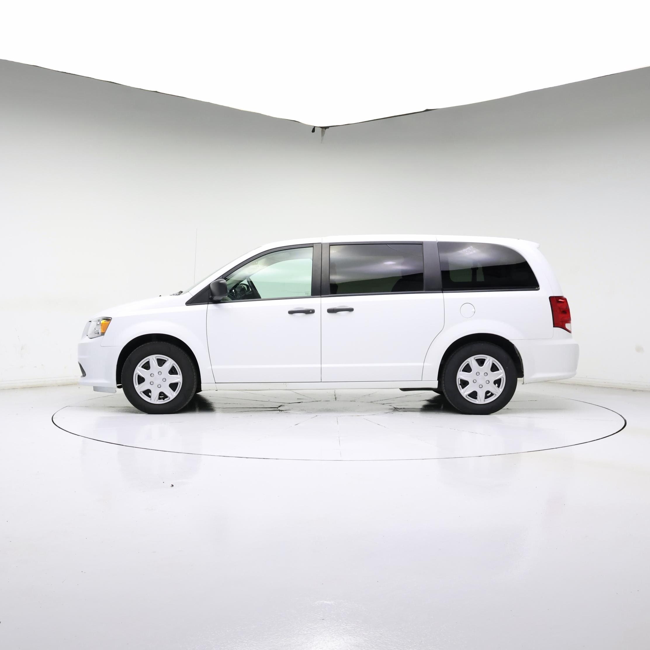 Thumbnail: 2019 Dodge Grand Caravan - 3