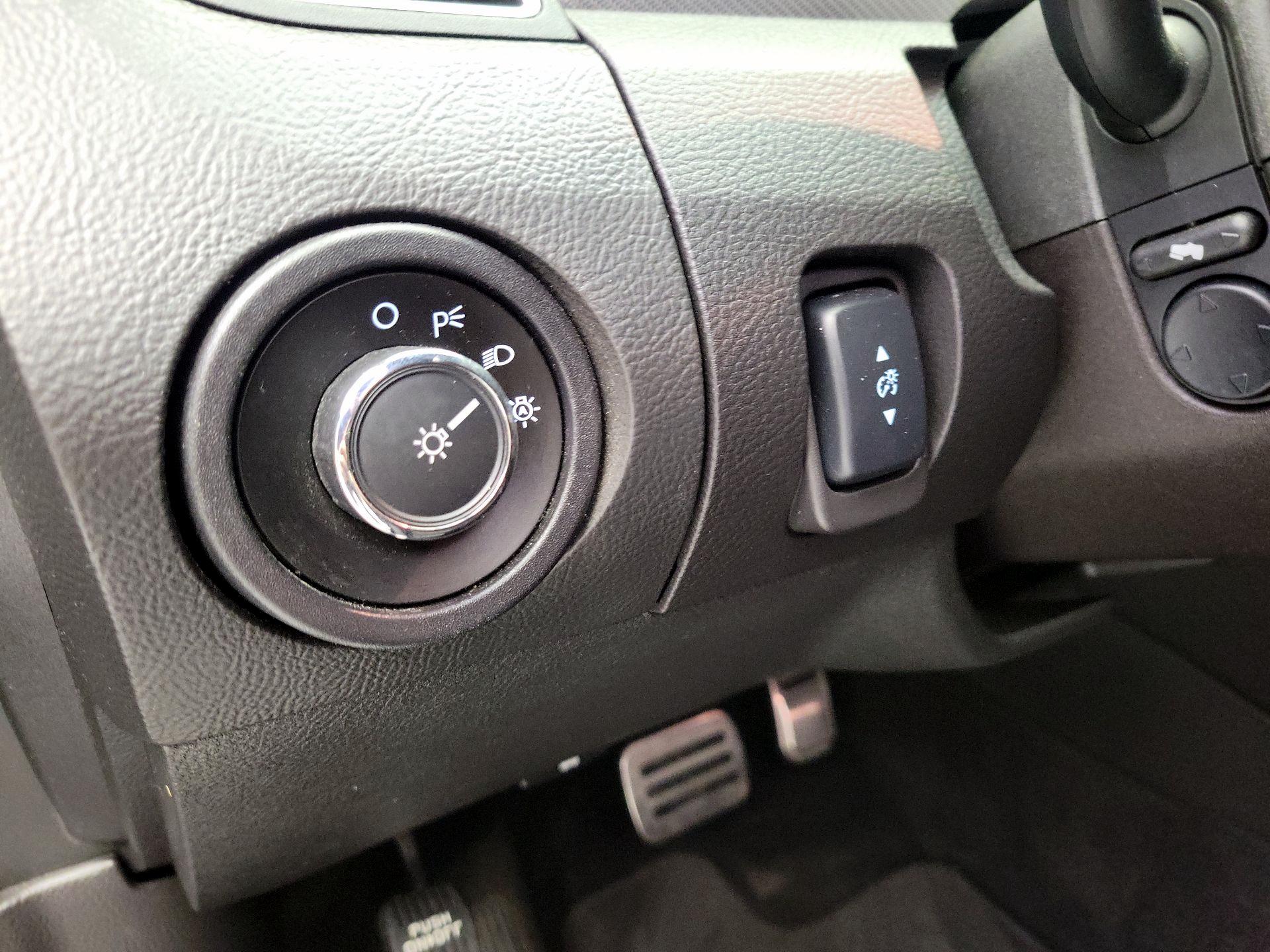 Thumbnail: 2018 Ford Taurus - 13