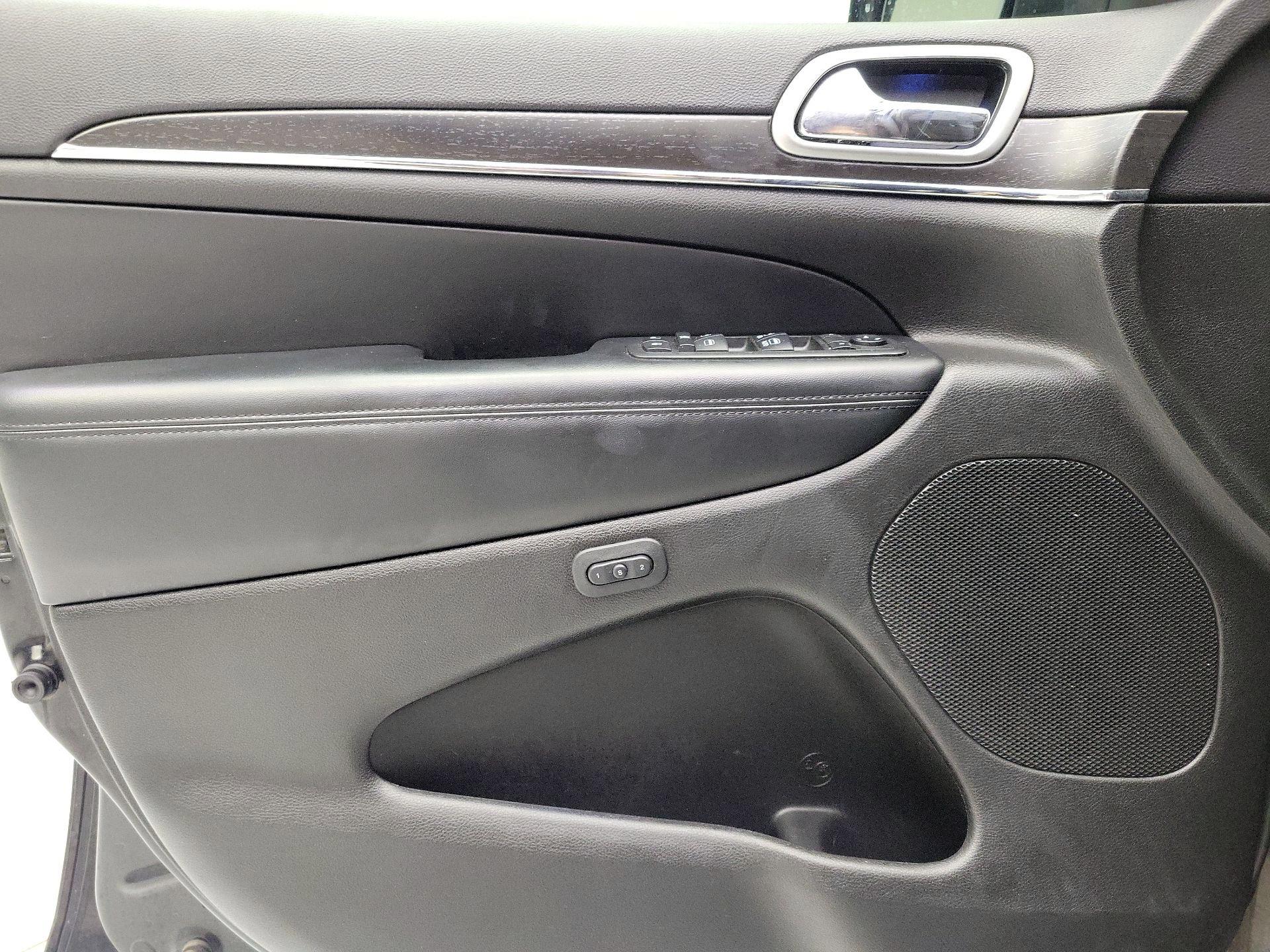 Thumbnail: 2018 Jeep Grand Cherokee - 12