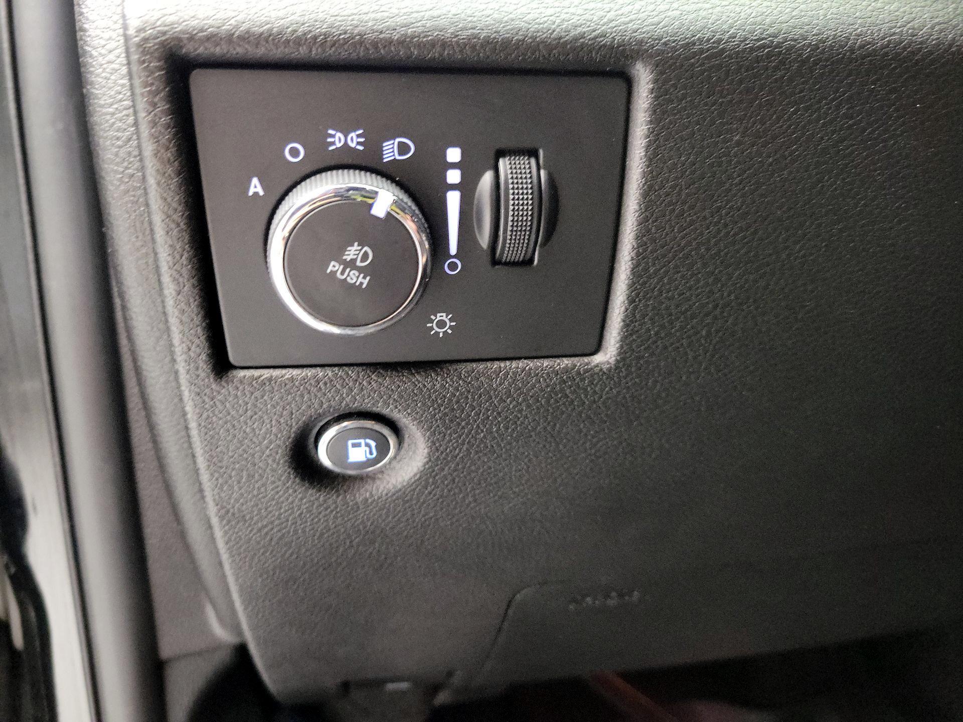 Thumbnail: 2018 Jeep Grand Cherokee - 13