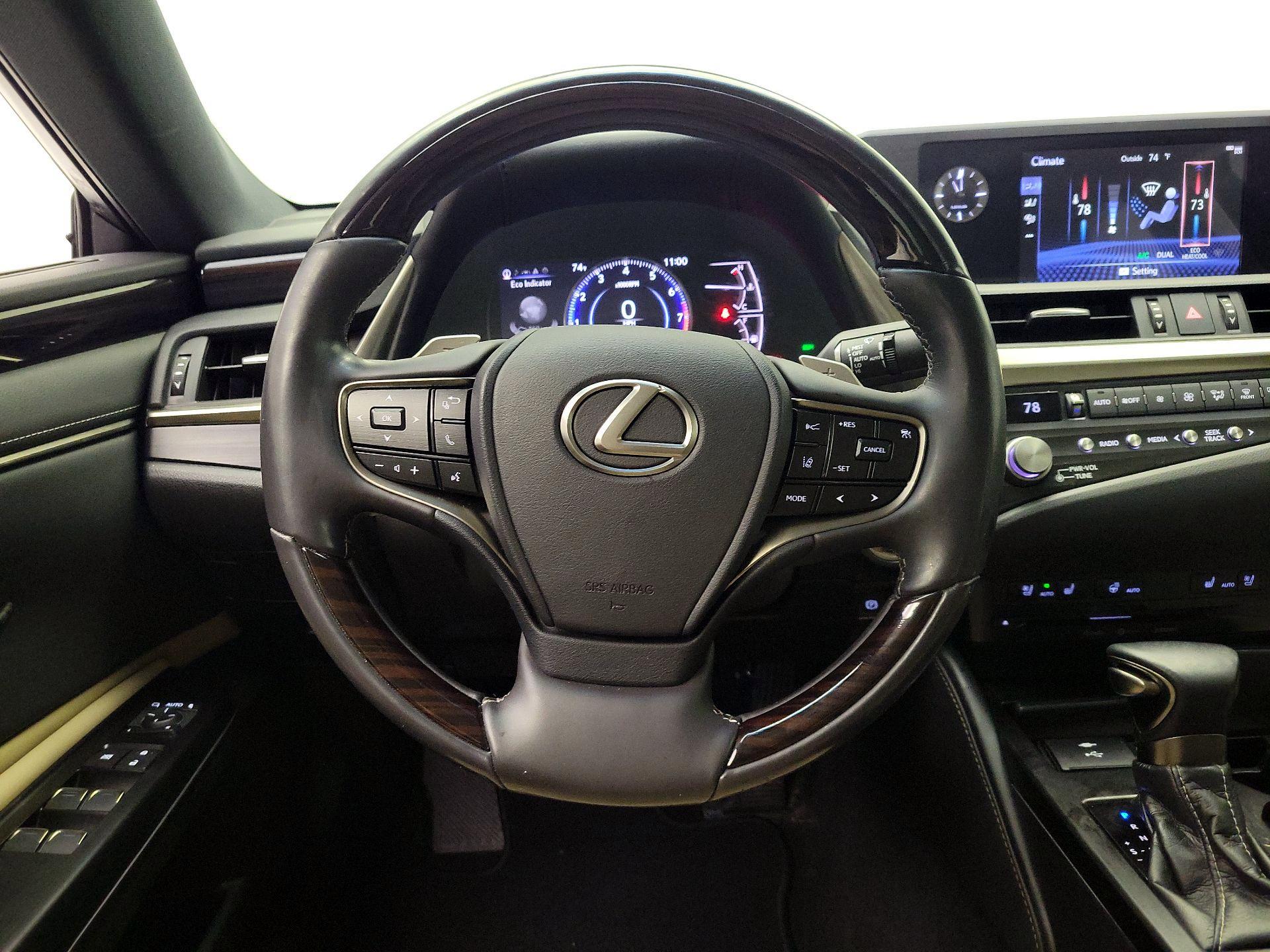 Thumbnail: 2021 Lexus ES - 10