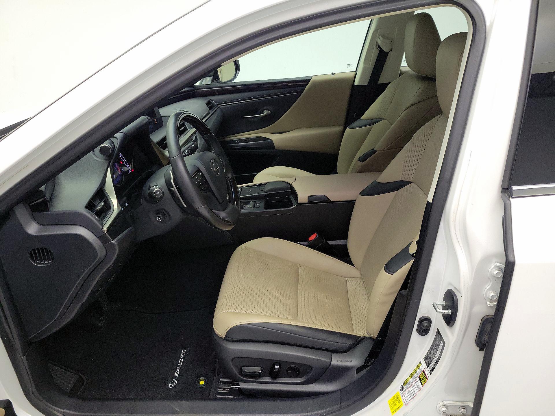 Thumbnail: 2021 Lexus ES - 11