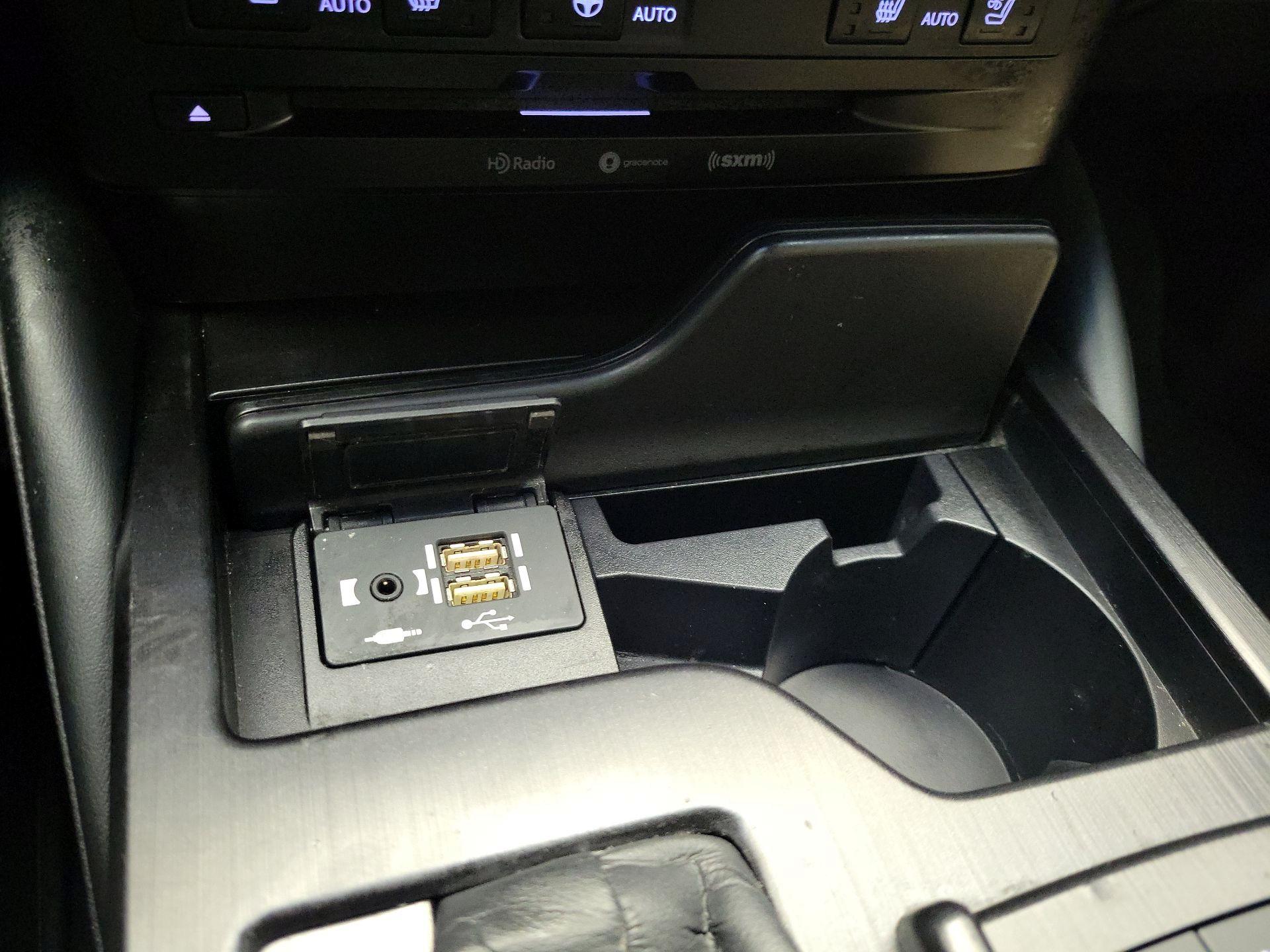 Thumbnail: 2021 Lexus ES - 17