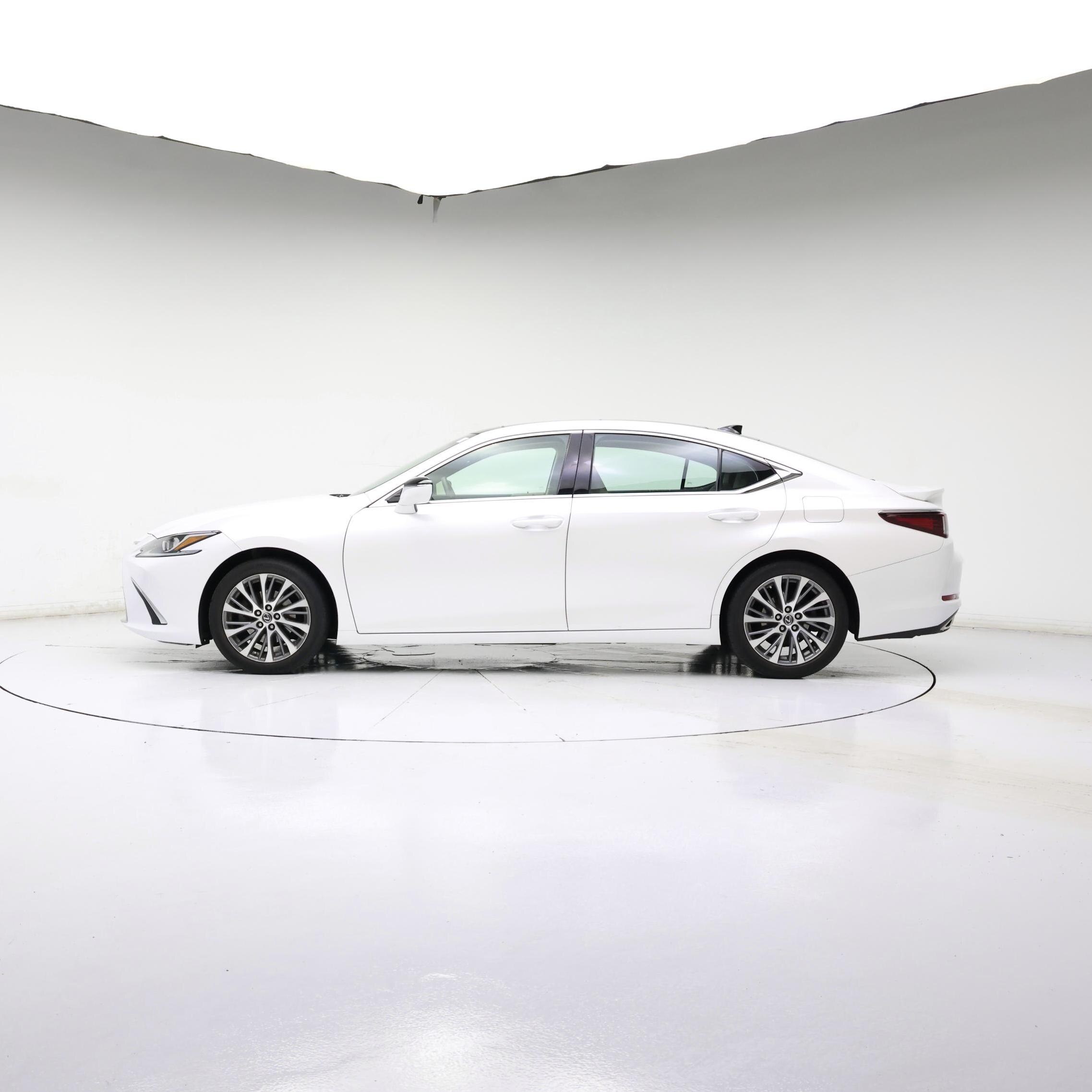 Thumbnail: 2021 Lexus ES - 3