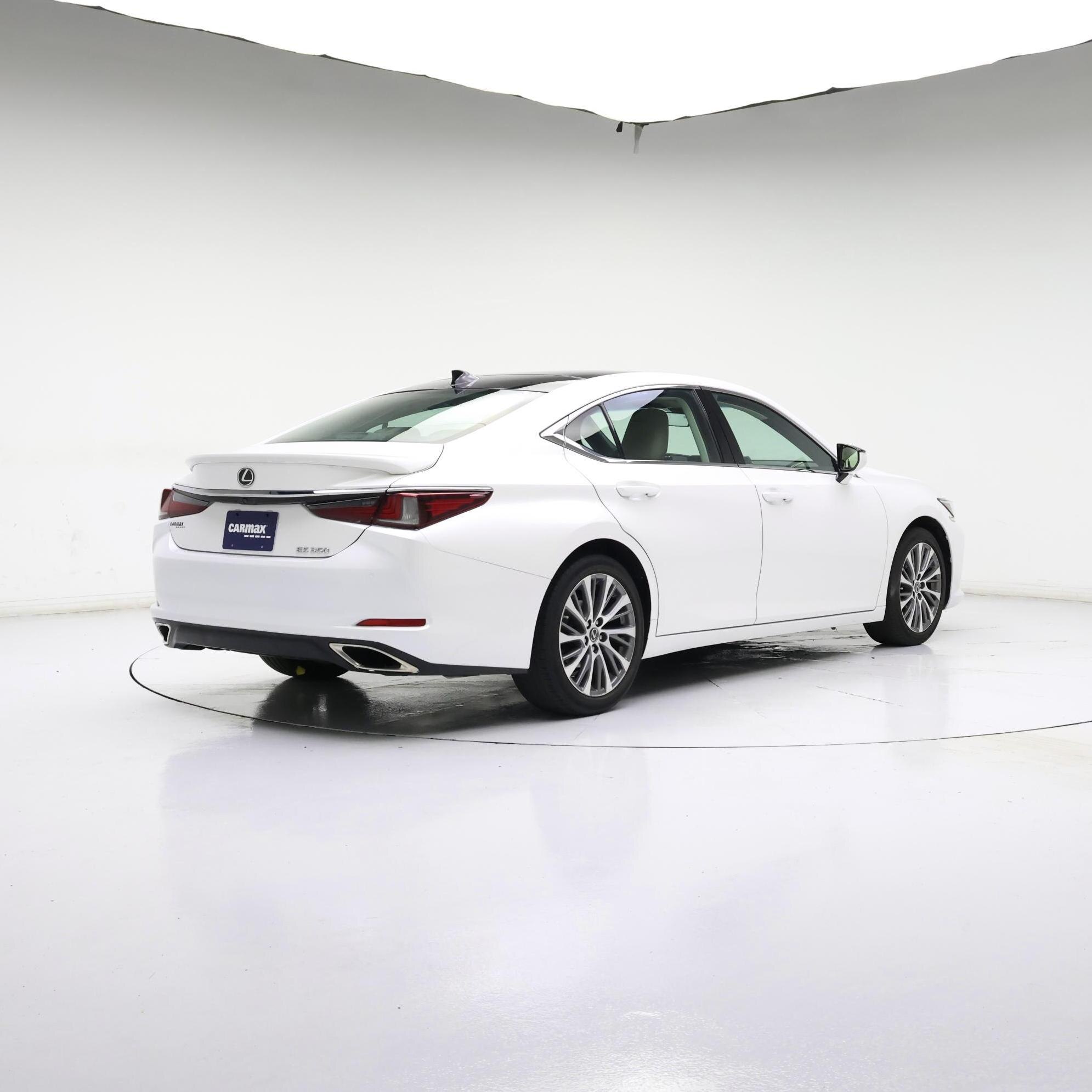 Thumbnail: 2021 Lexus ES - 8