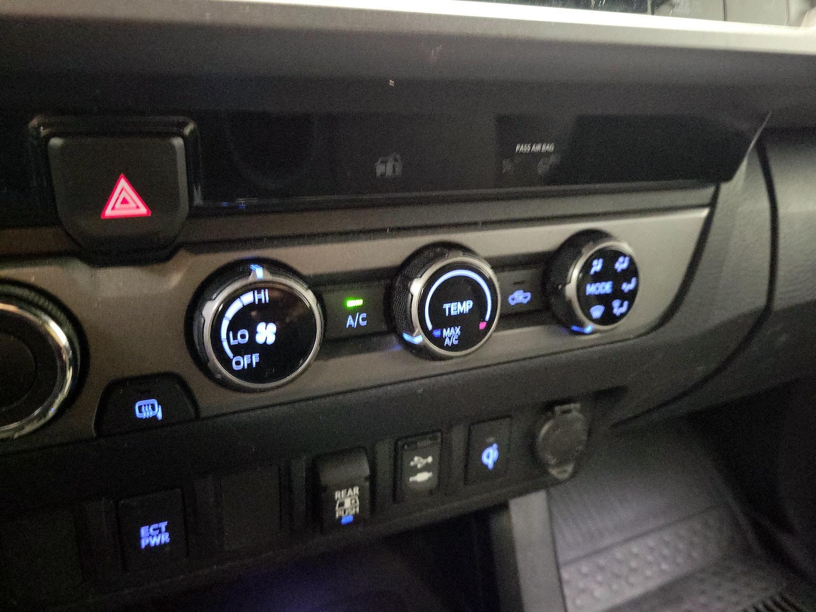 2018 Toyota Tacoma TRD Sport - Photo 17