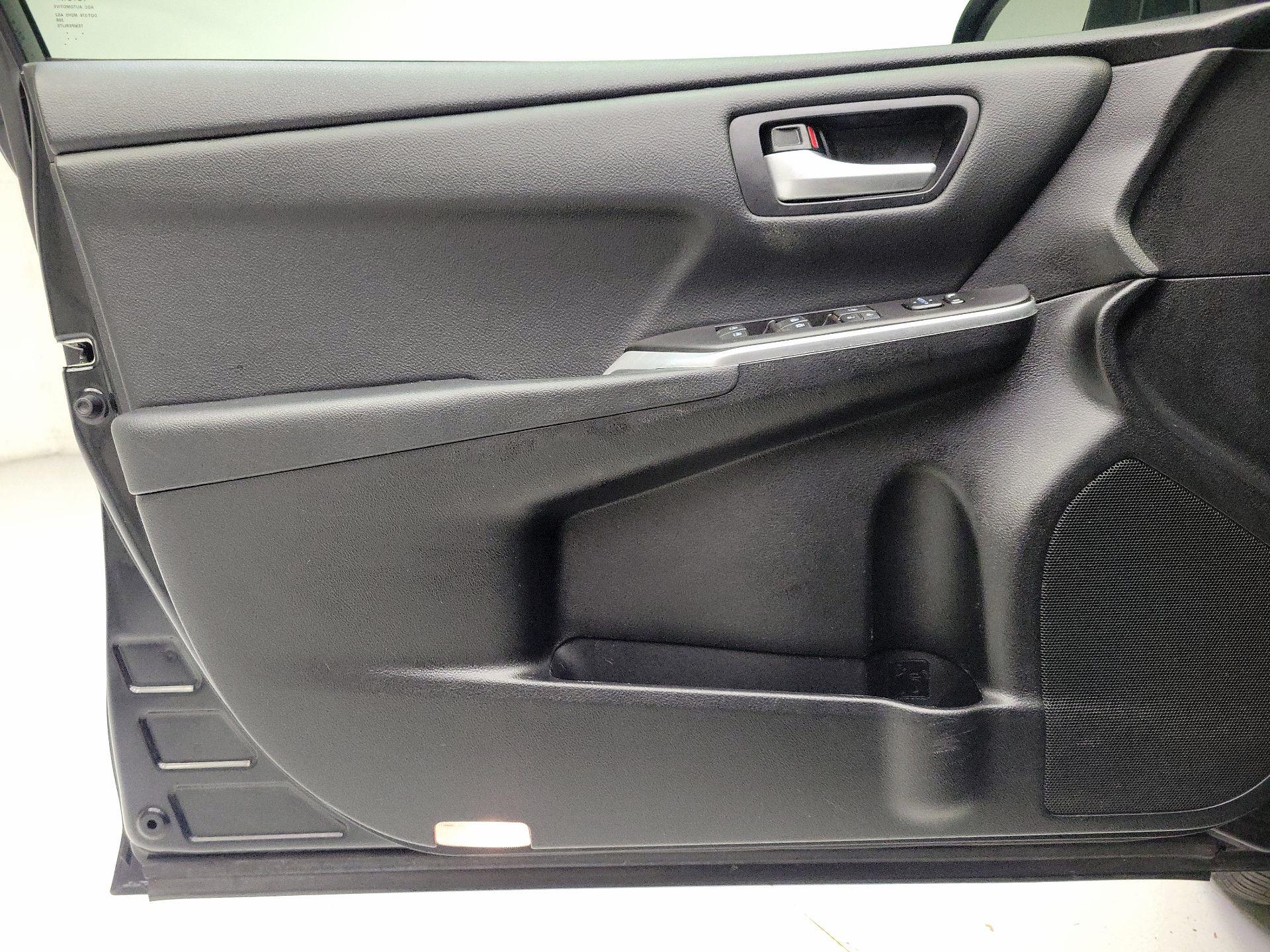 Thumbnail: 2015 Toyota Camry - 12