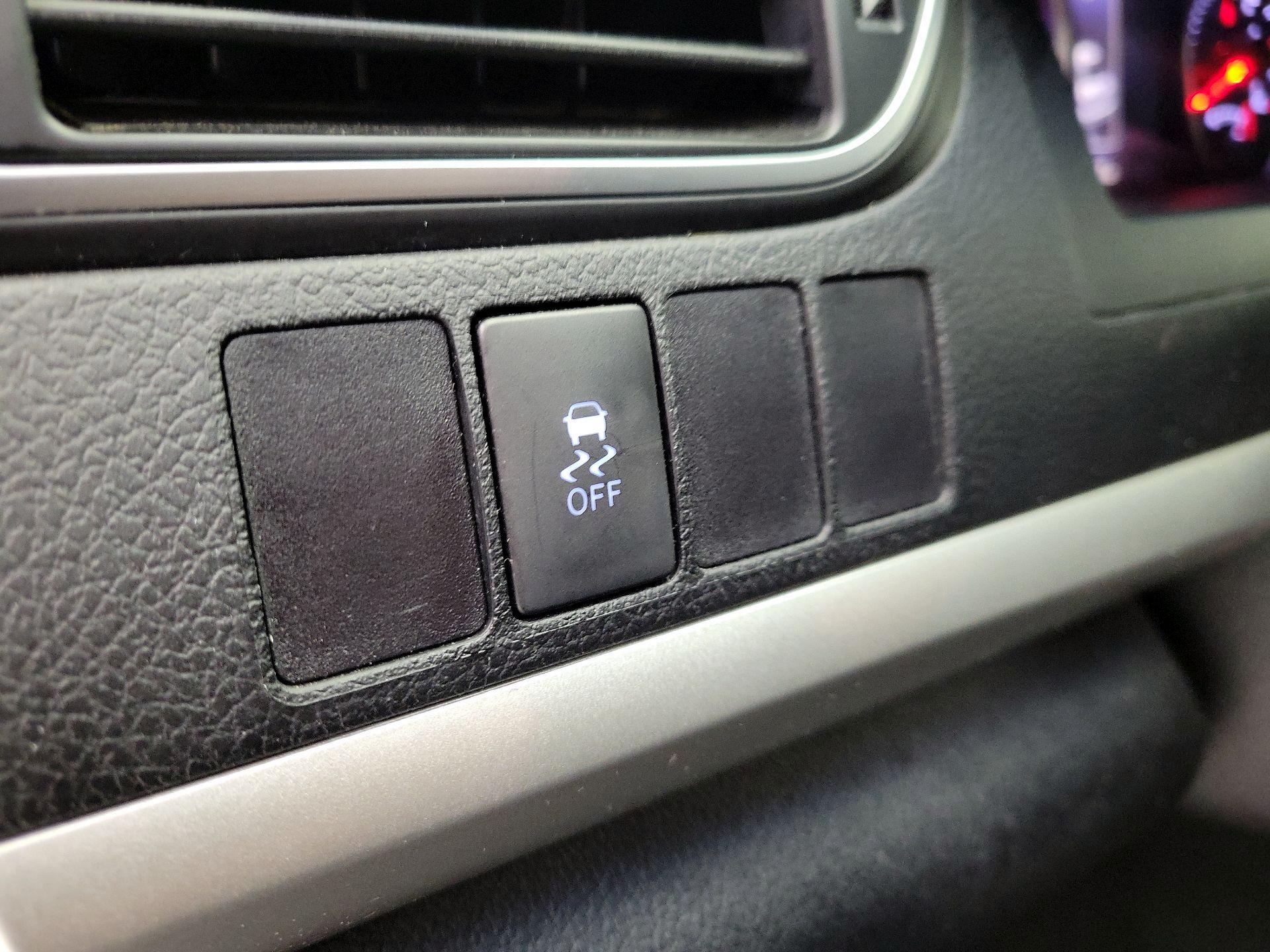 Thumbnail: 2015 Toyota Camry - 13