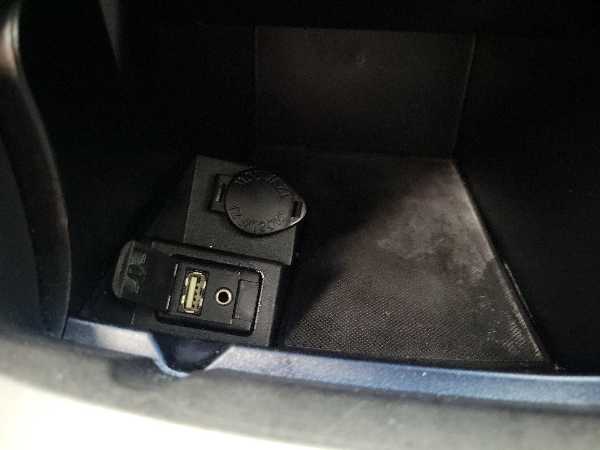 Thumbnail: 2015 Toyota Camry - 18