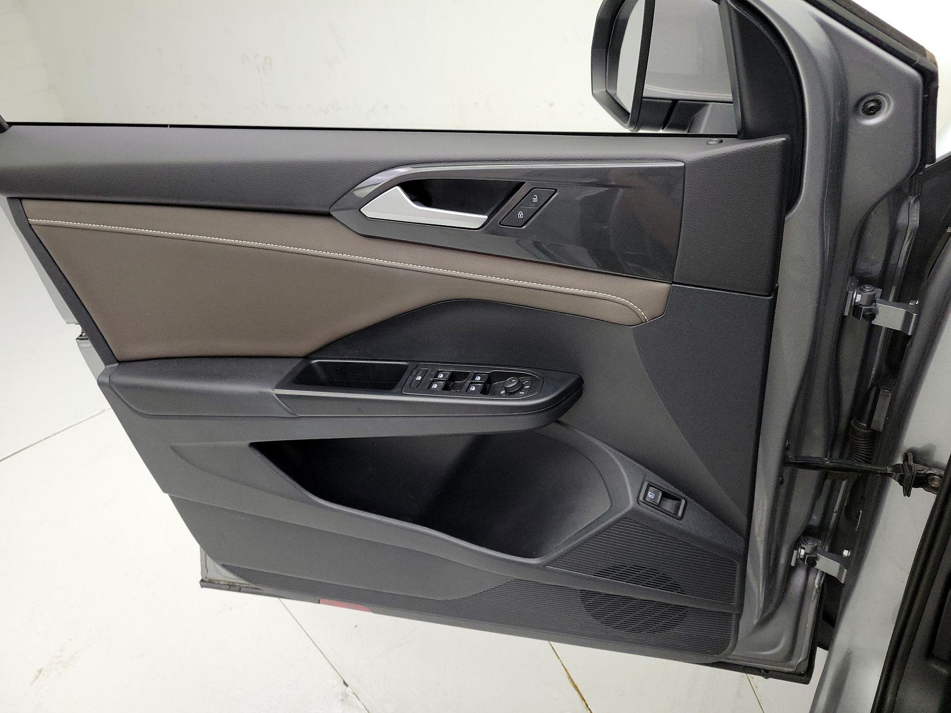 Thumbnail: 2023 Volkswagen Taos - 12