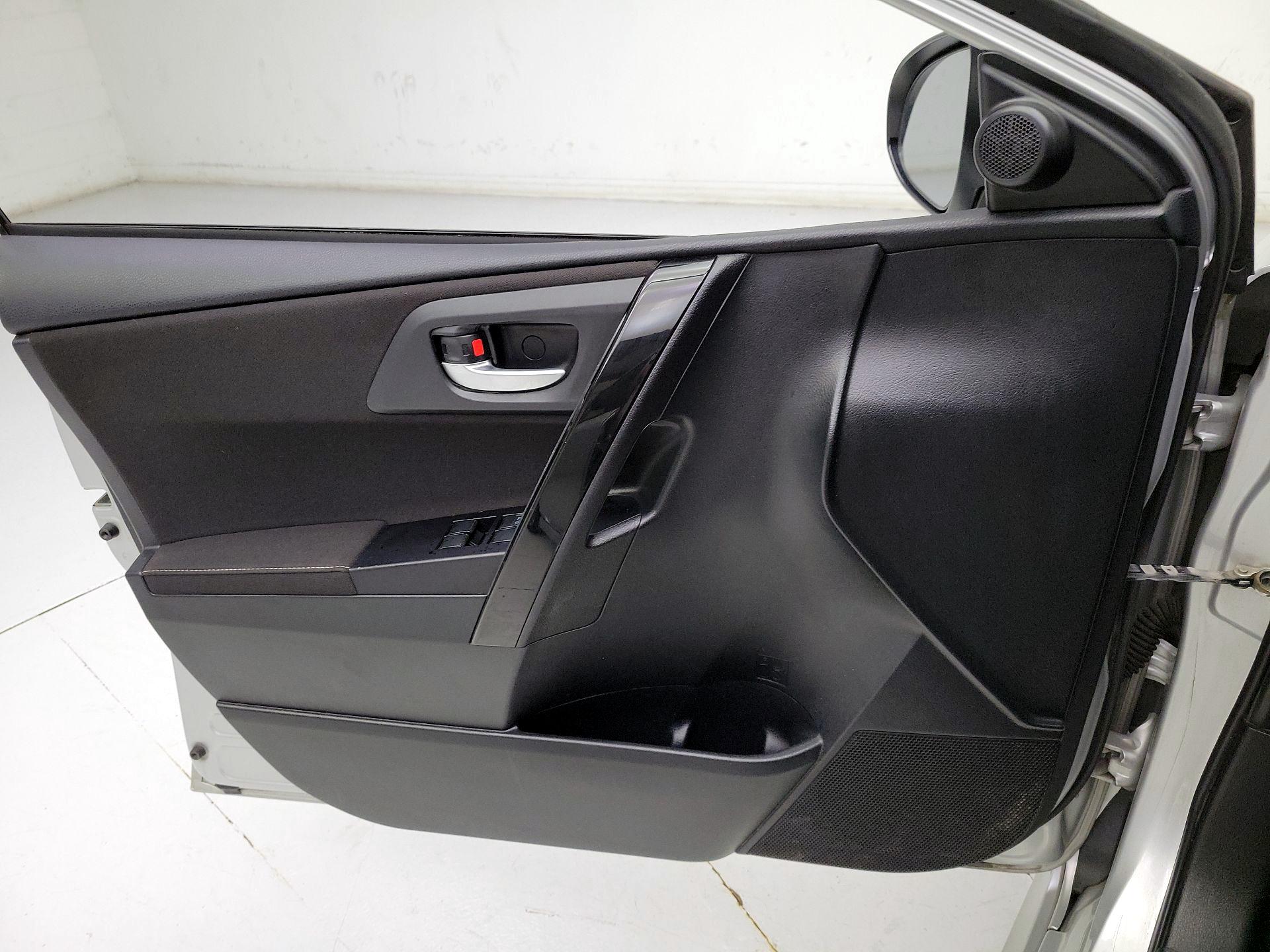 Thumbnail: 2017 Toyota Corolla iM - 12