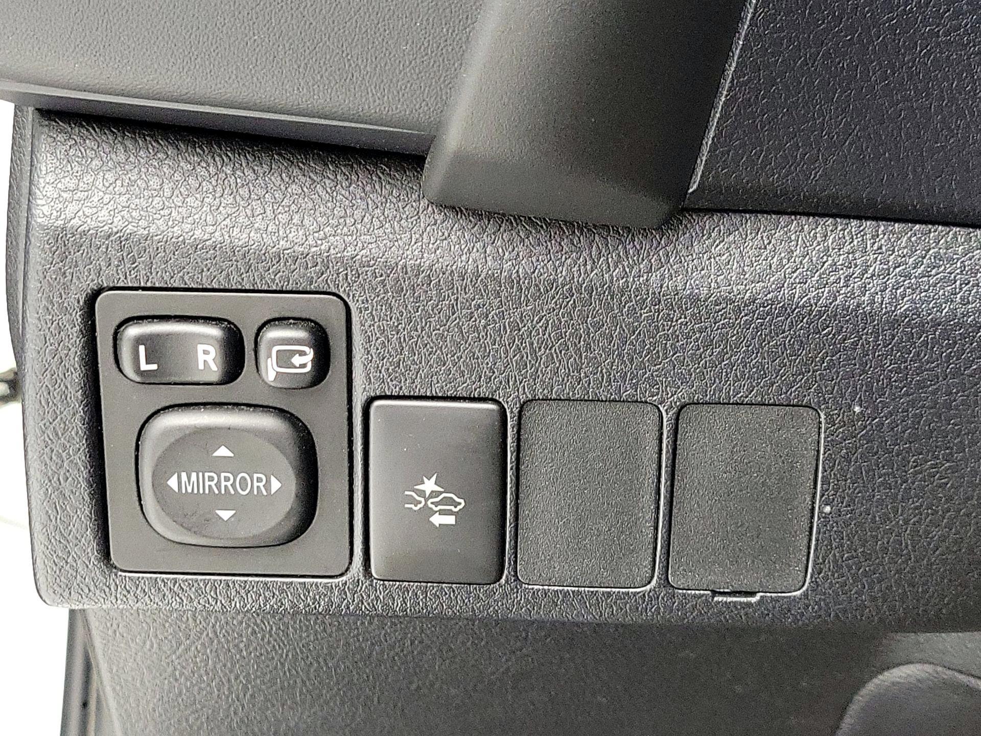 Thumbnail: 2017 Toyota Corolla iM - 13