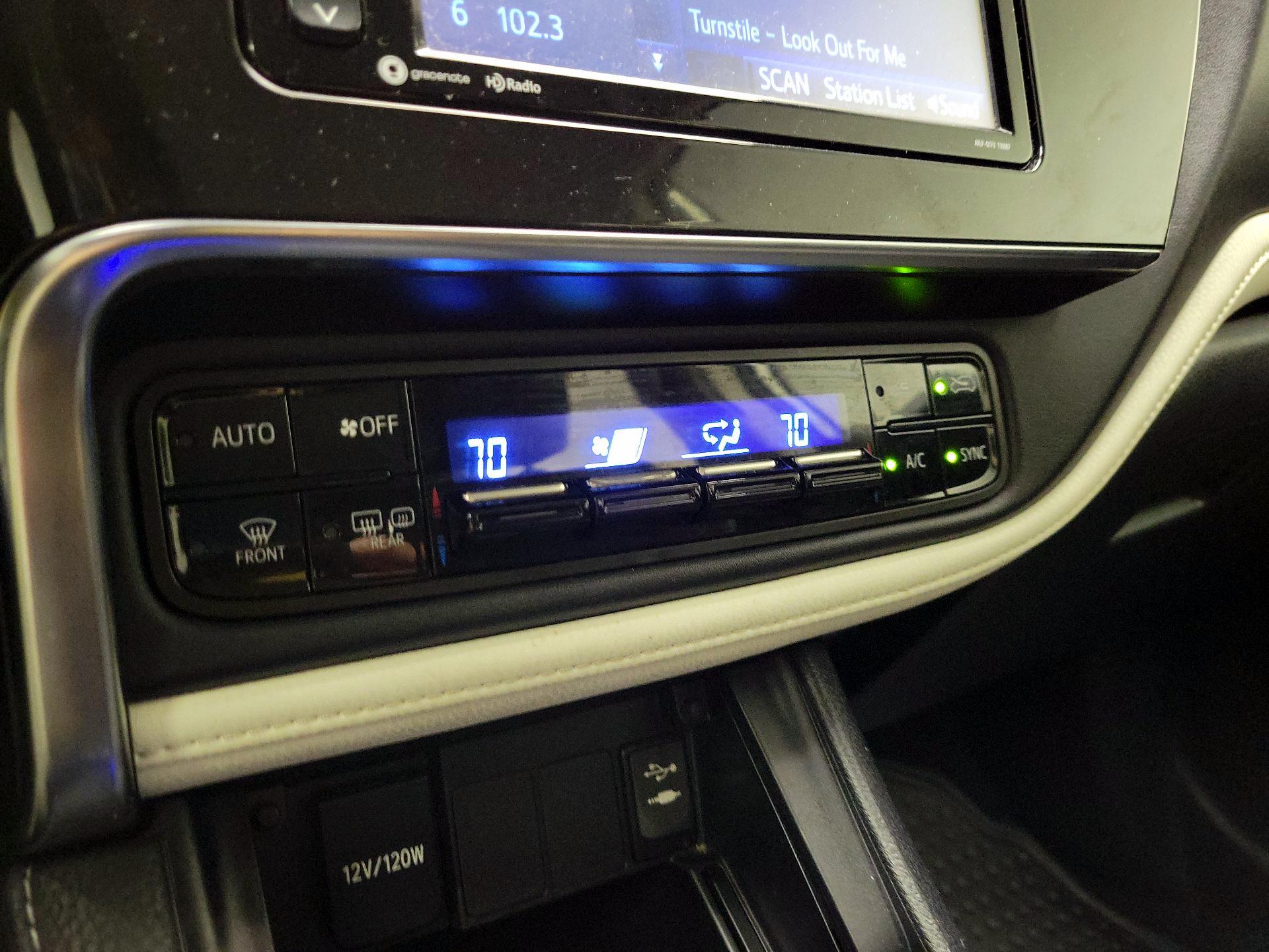 Thumbnail: 2017 Toyota Corolla iM - 16