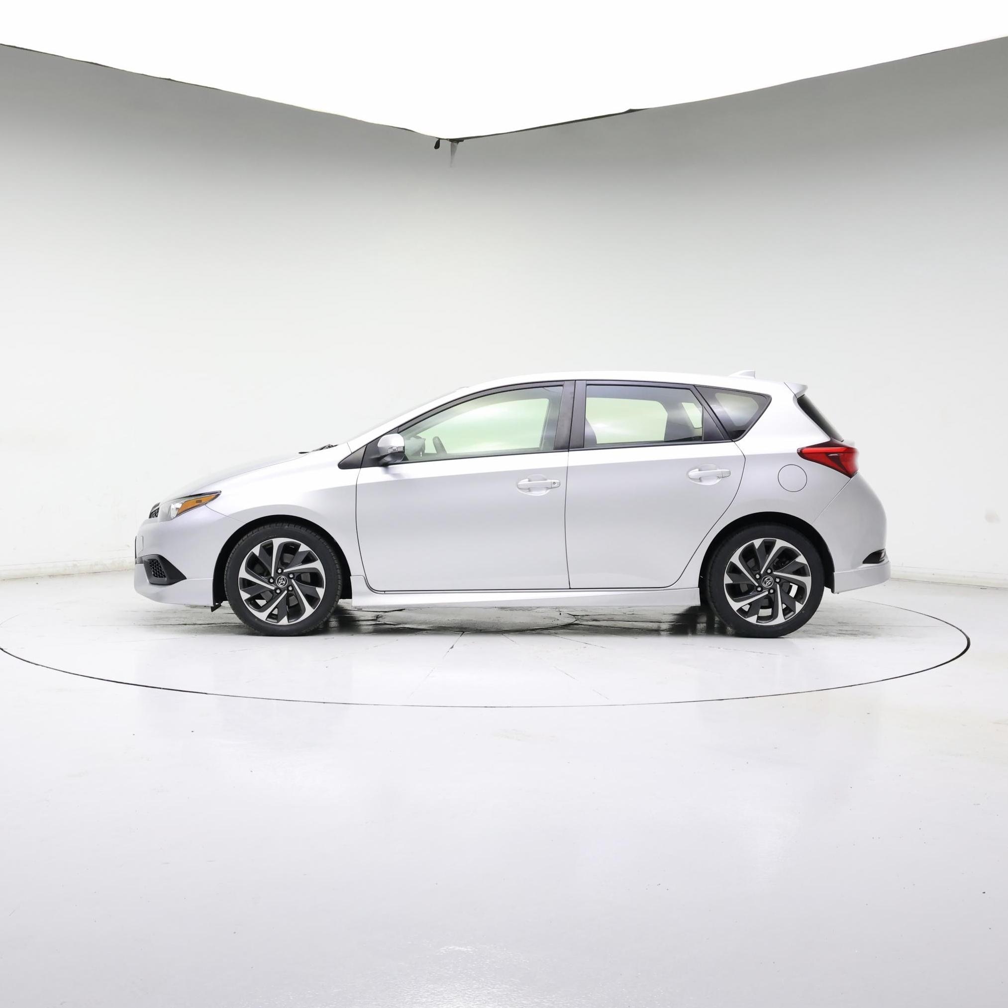 Thumbnail: 2017 Toyota Corolla iM - 3