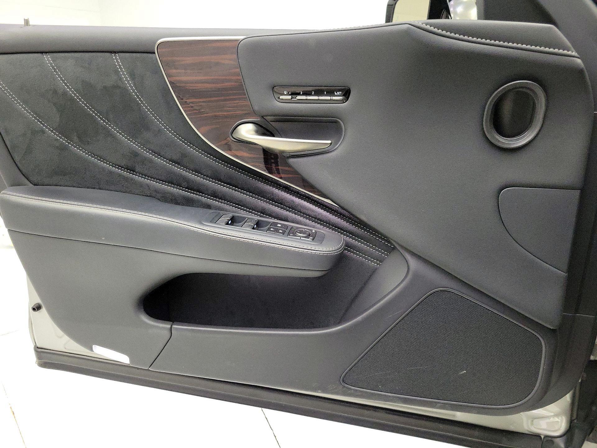 Thumbnail: 2019 Lexus LS - 12