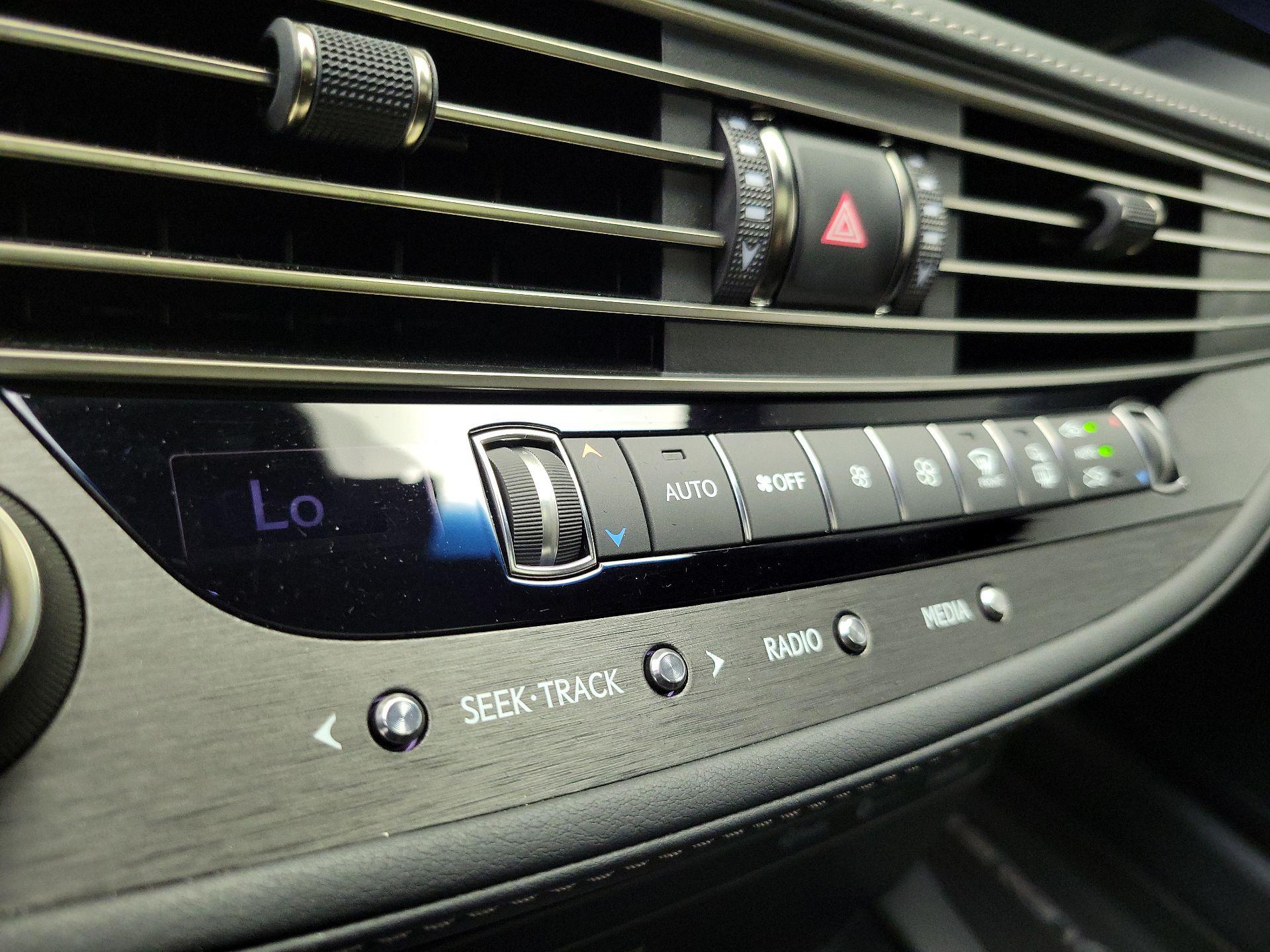 Thumbnail: 2019 Lexus LS - 17