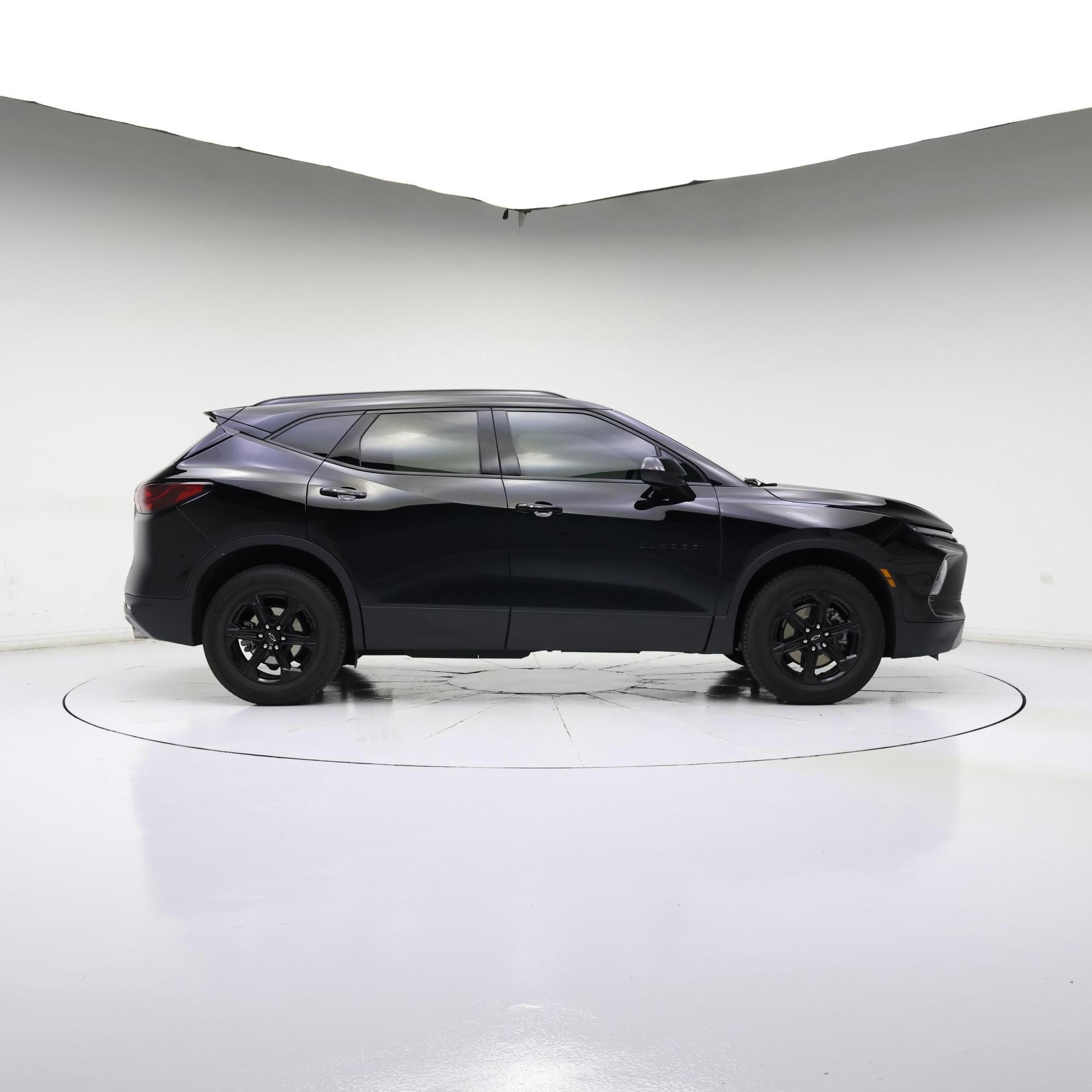 Thumbnail: 2023 Chevrolet Blazer - 3