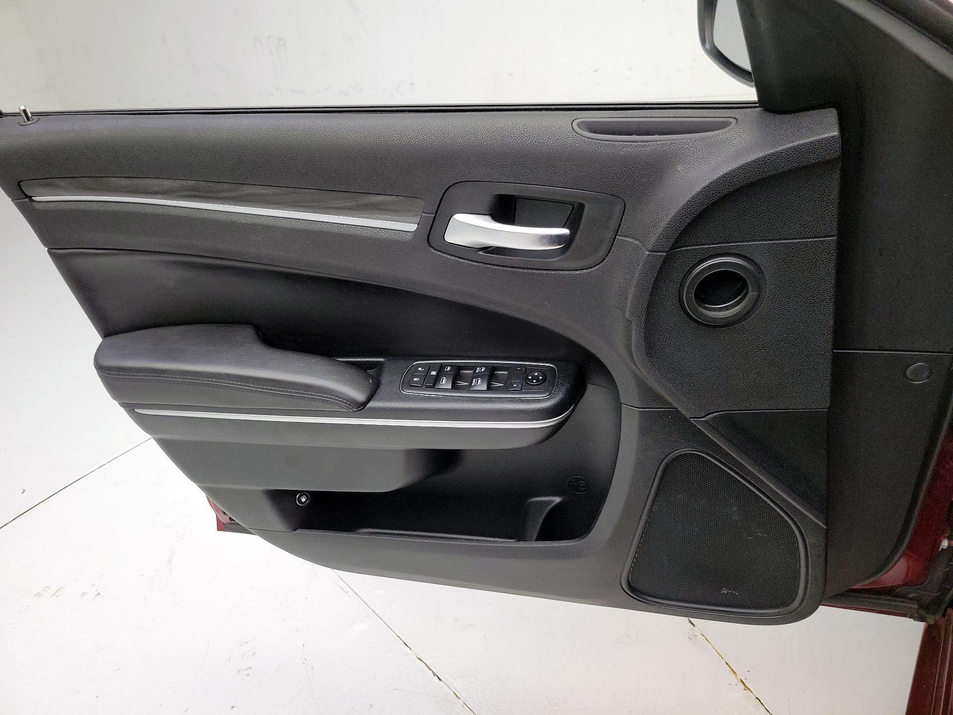 Thumbnail: 2018 Chrysler 300 - 12