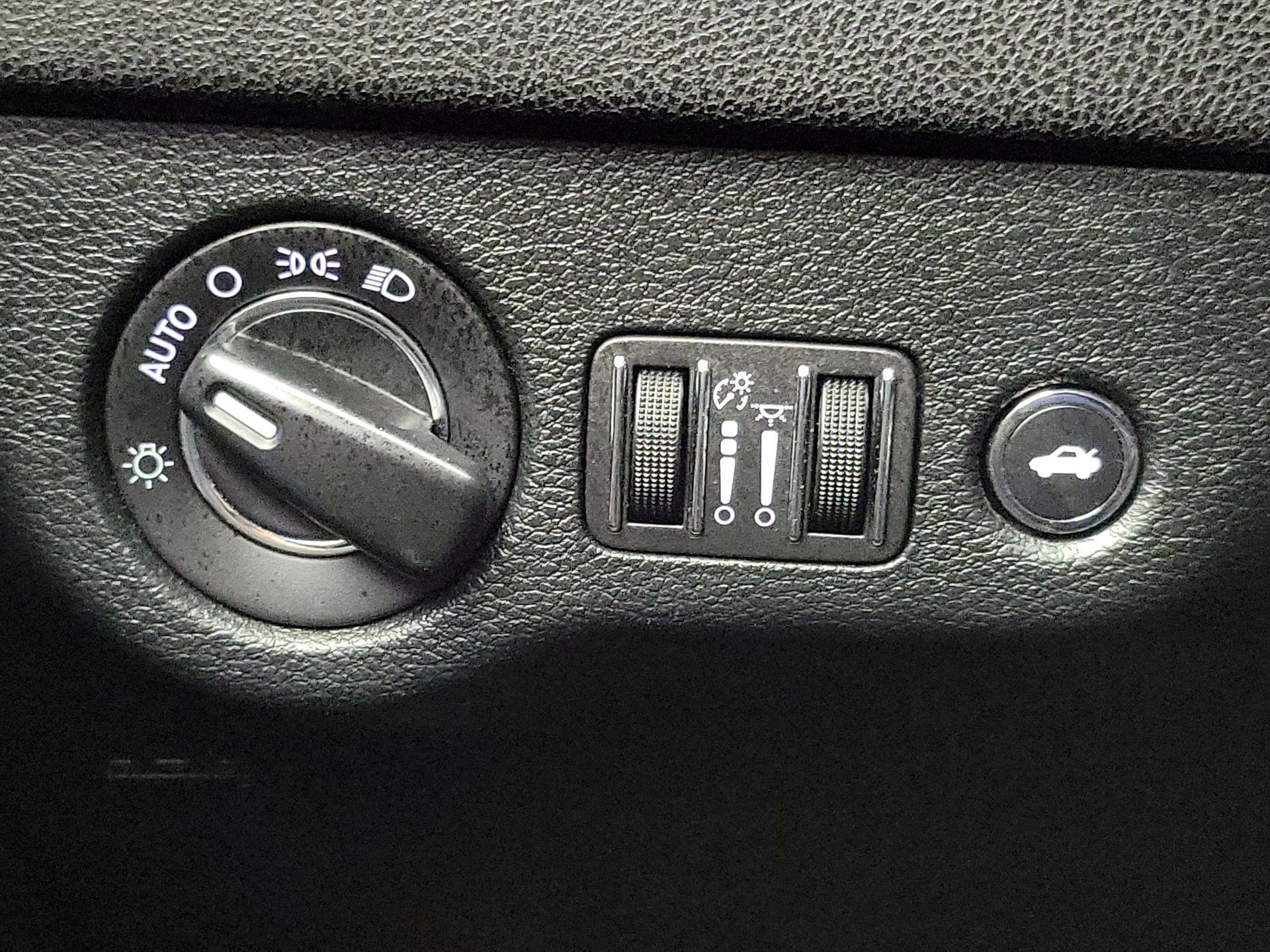 Thumbnail: 2018 Chrysler 300 - 13