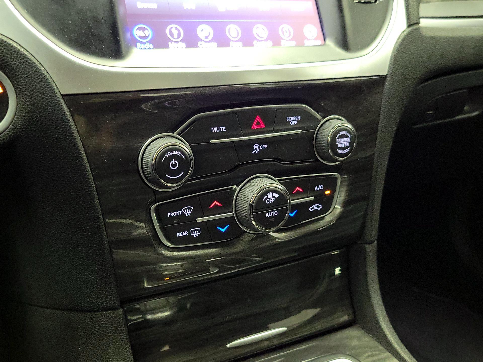 Thumbnail: 2018 Chrysler 300 - 16